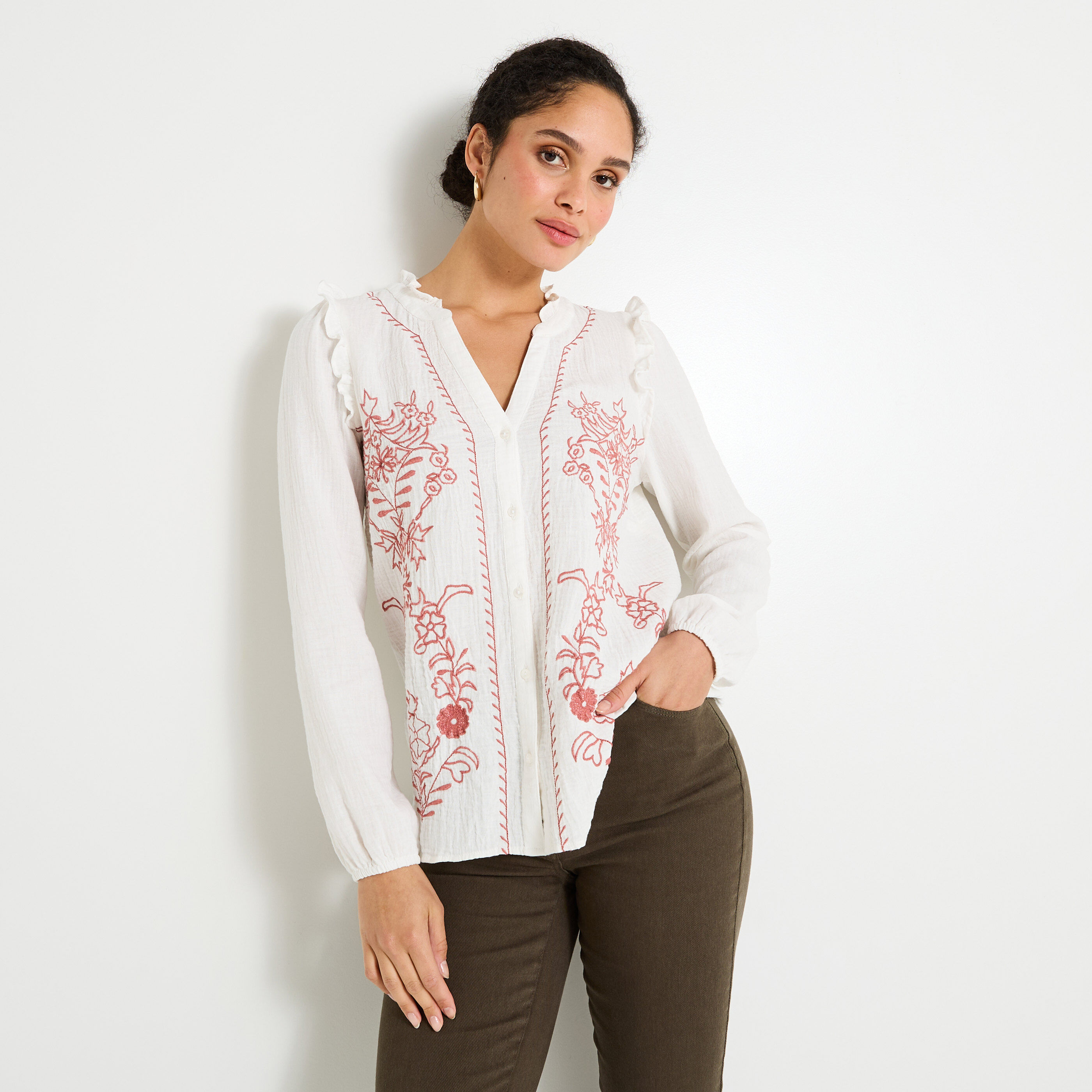 Chemise brod&eacute;e &agrave; col V femme