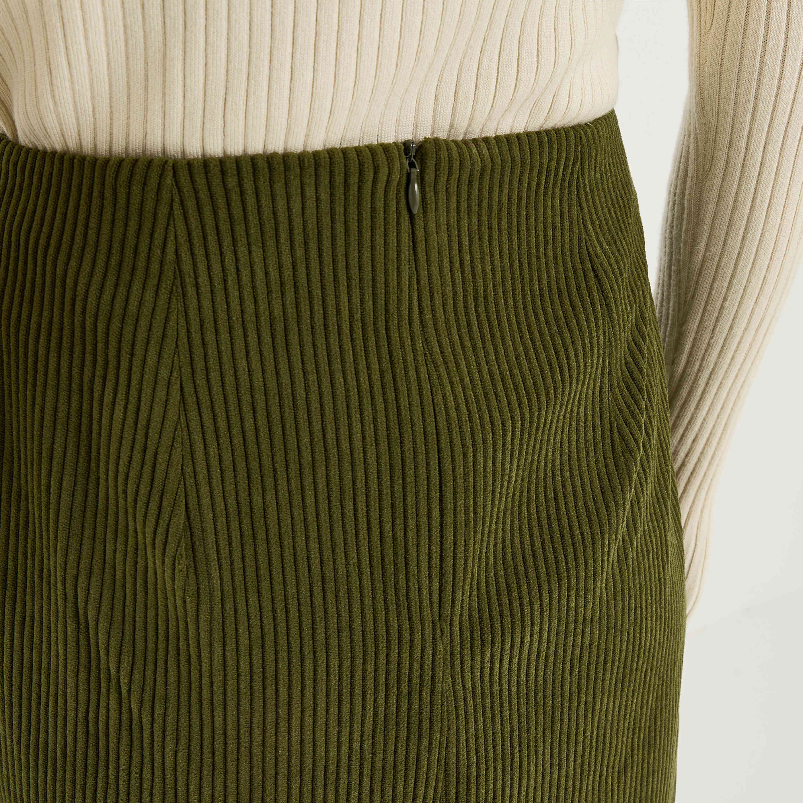 Jupe trap&egrave;ze en velours