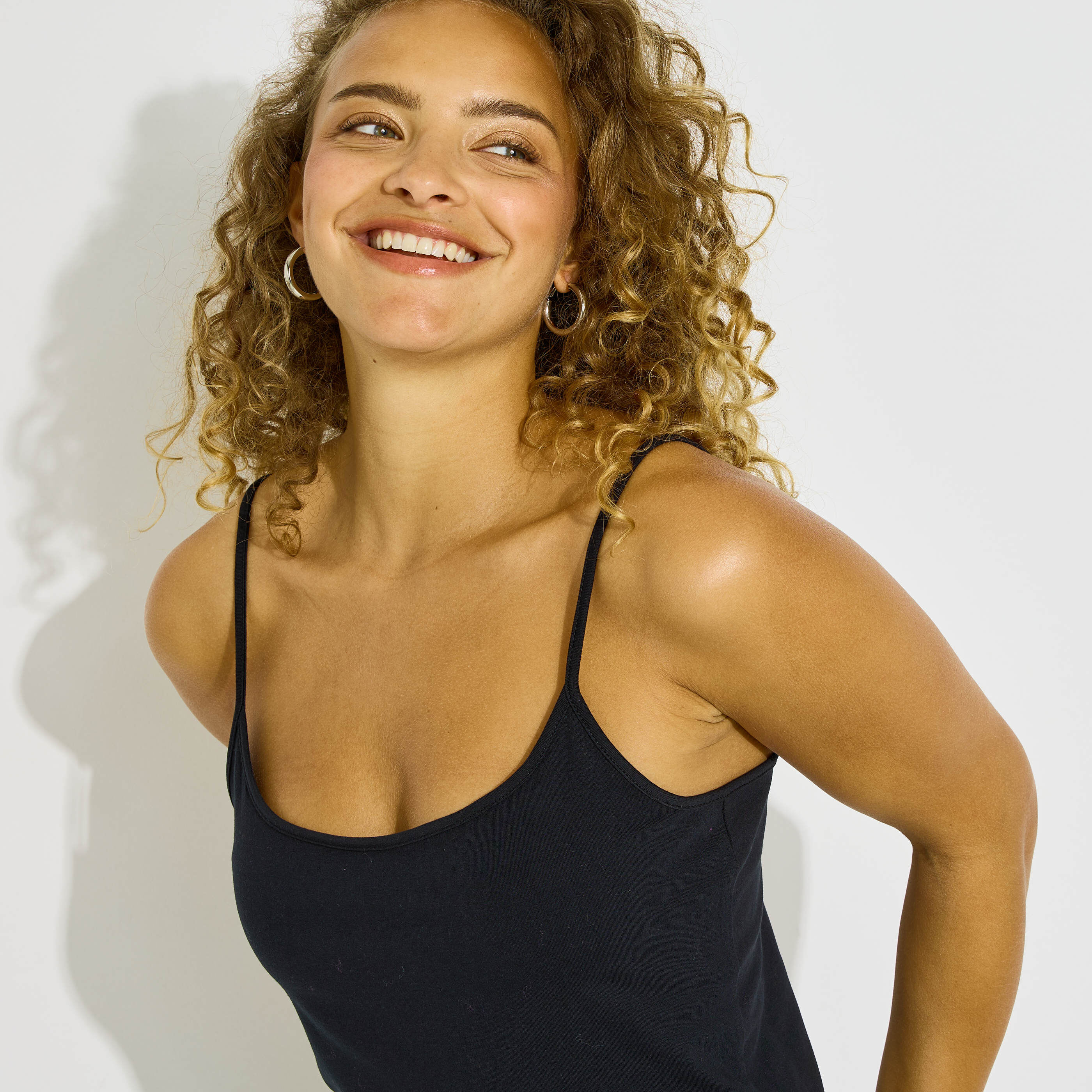 D&eacute;bardeur bretelles fines femme