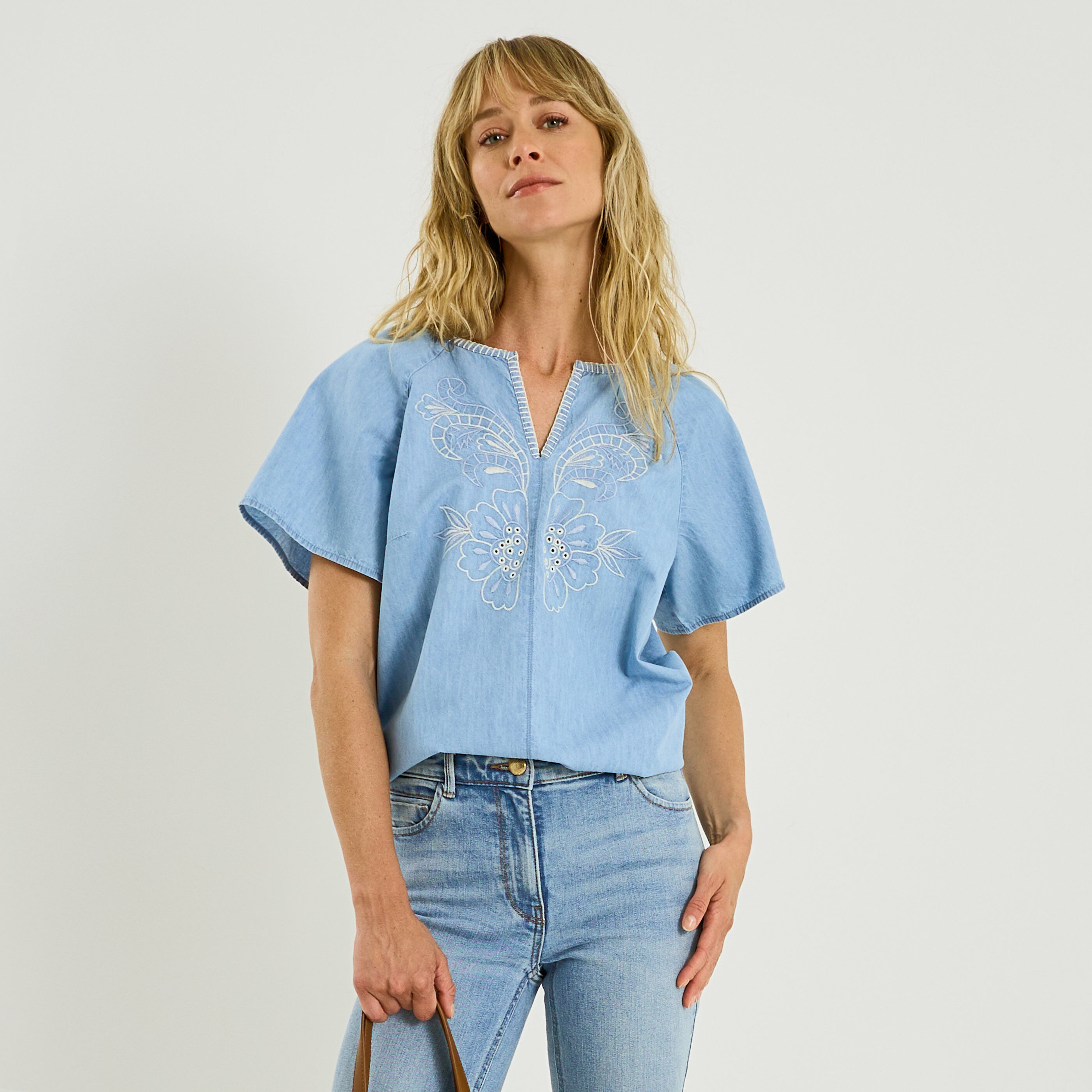 Blouse en denim broderies florales femme