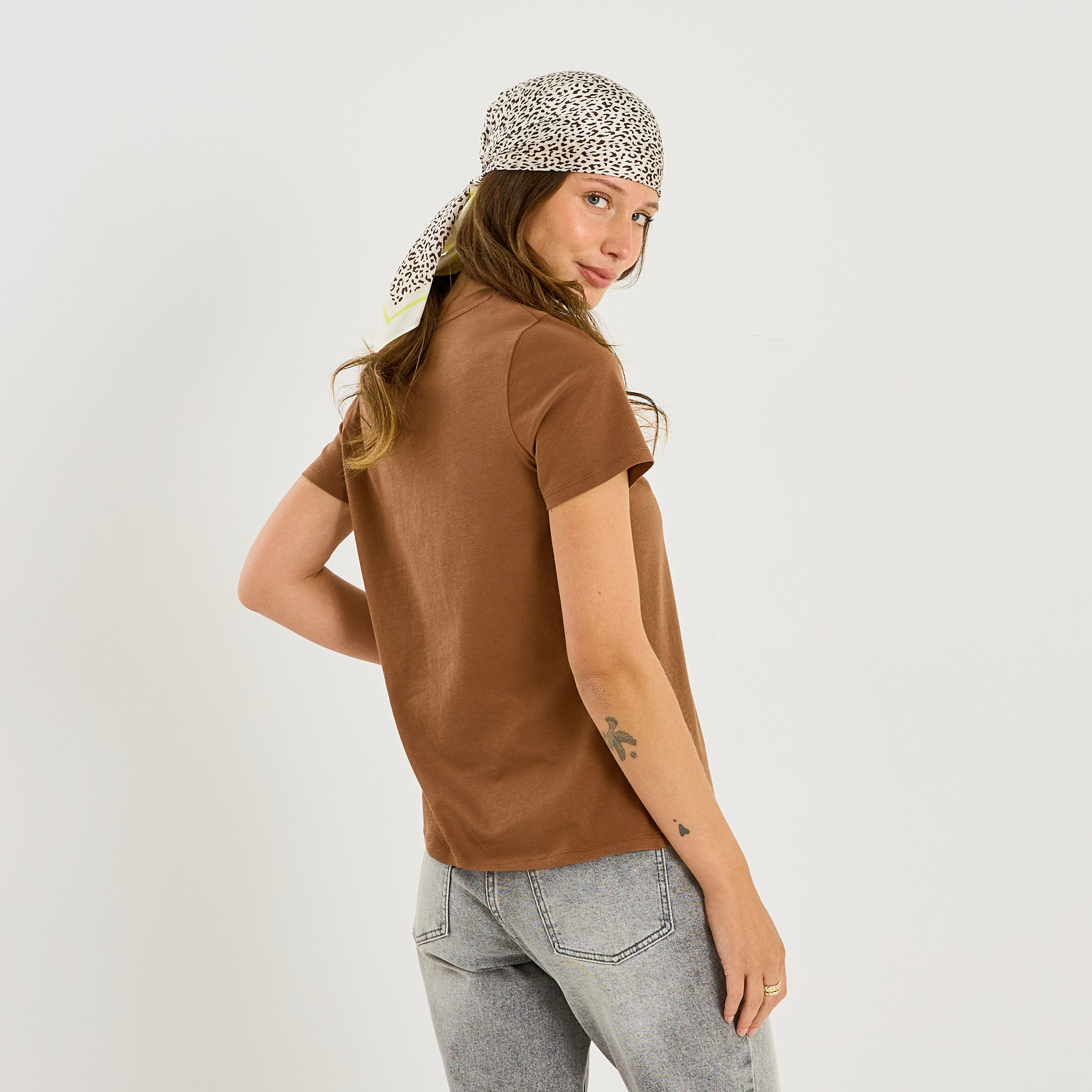 T-shirt col rond c&oelig;ur brod&eacute; femme