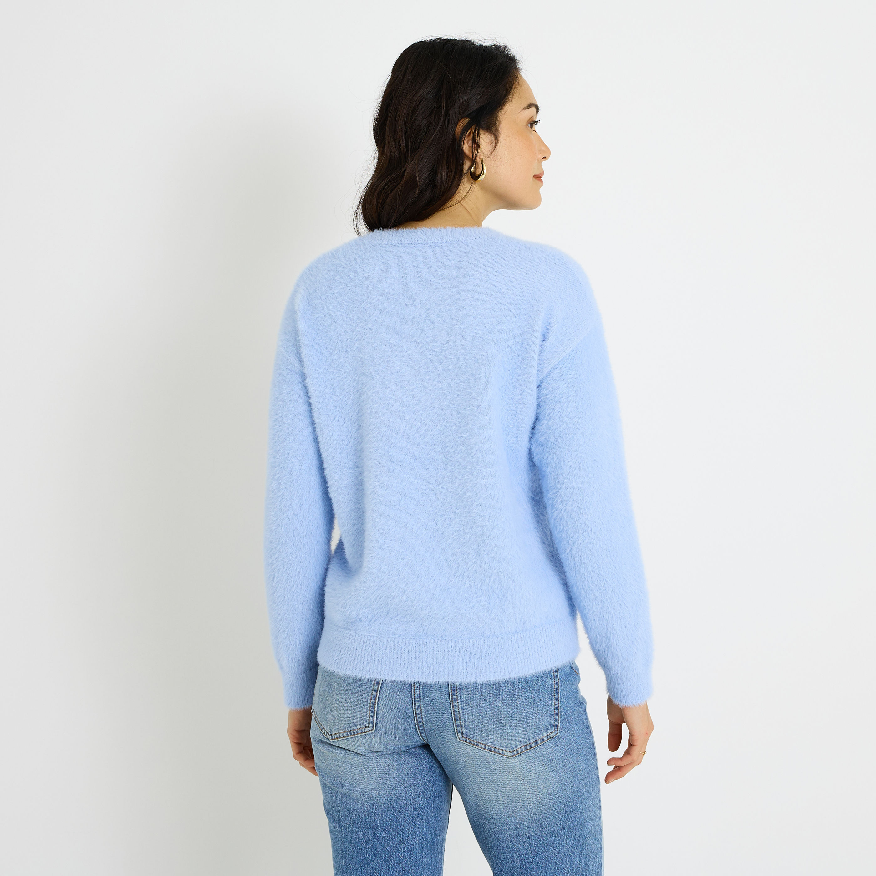 Pull fluffy col boutonn&eacute; femme