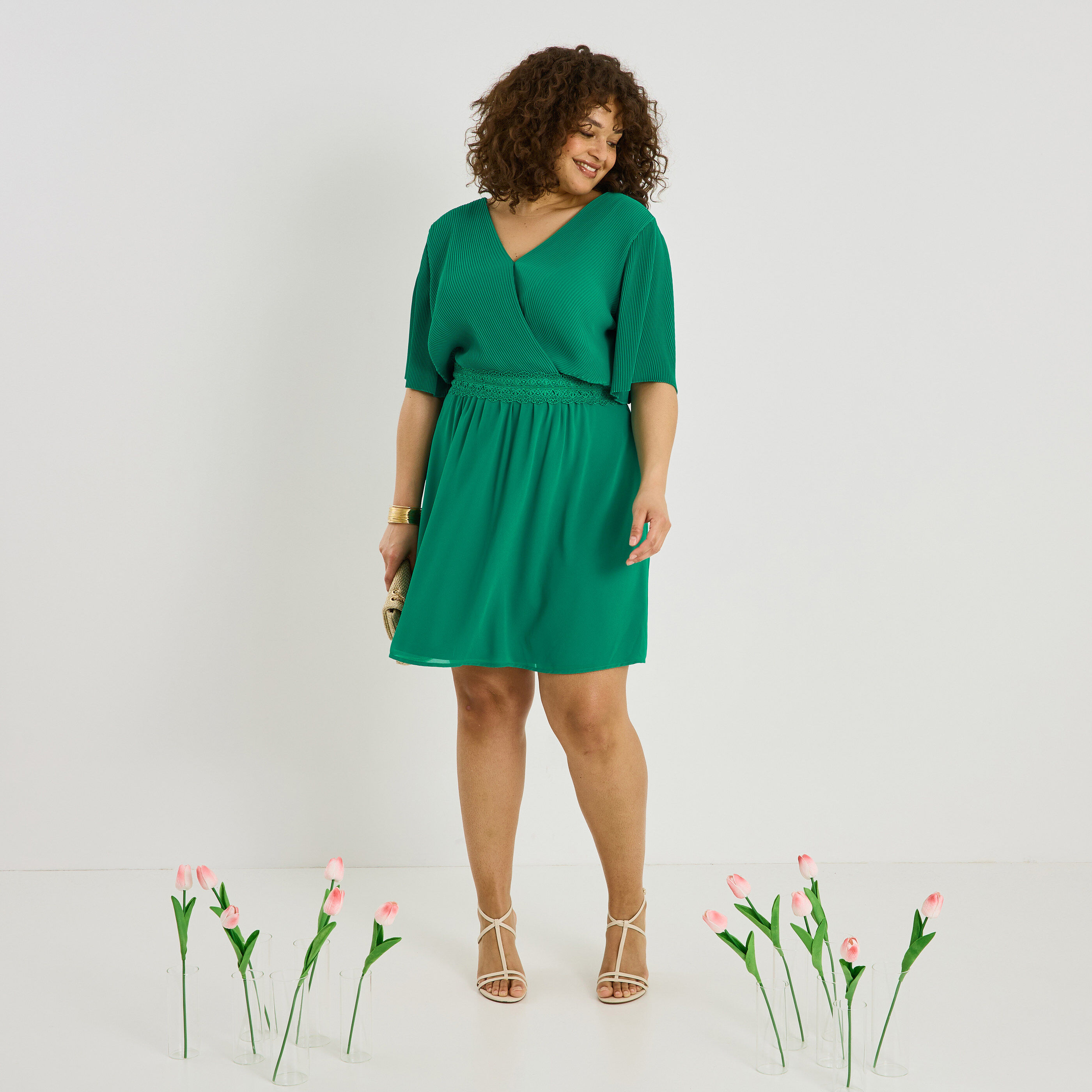 Robe habill&eacute;e unie longueur genou