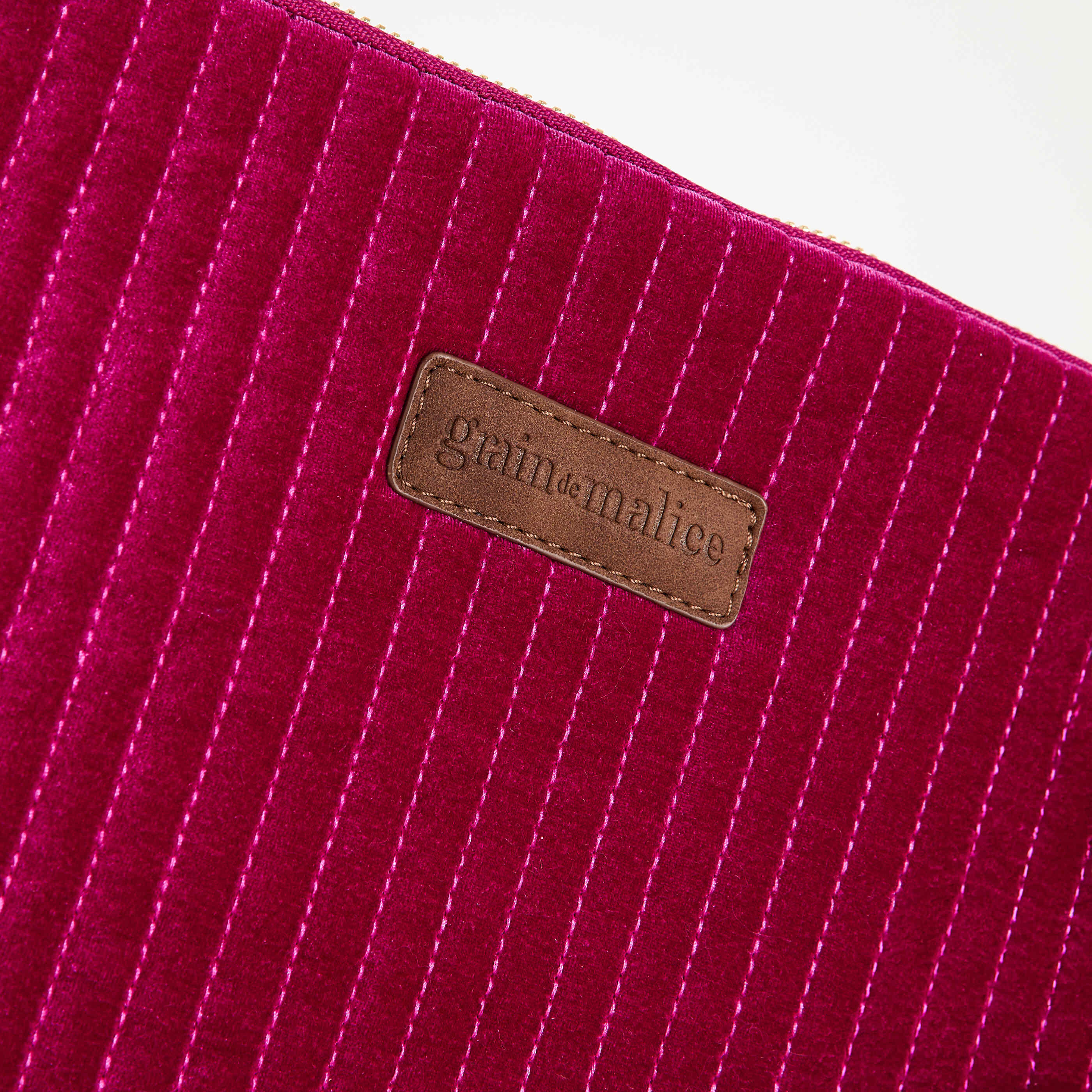 Pochette d'ordinateur velours matelass&eacute;