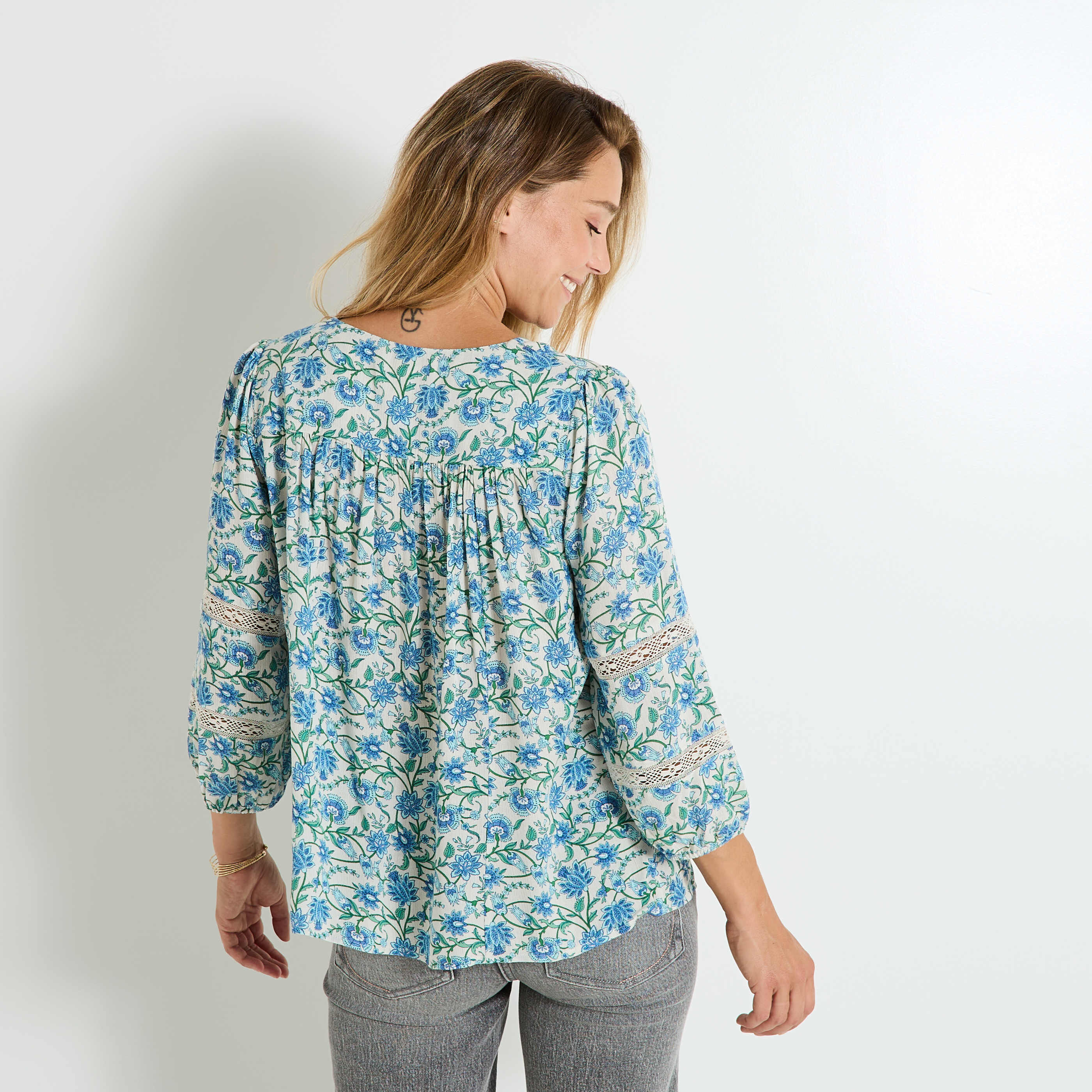 Blouse col V imprim&eacute;e femme