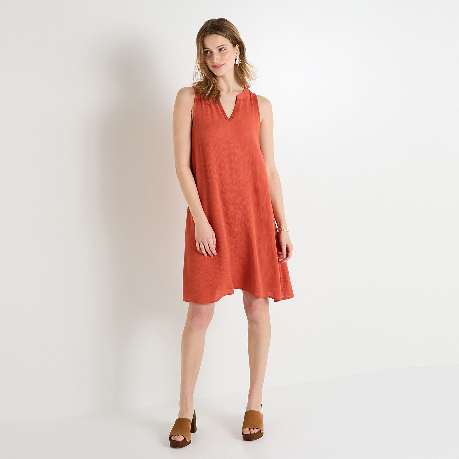 Robe courte en crépon femme