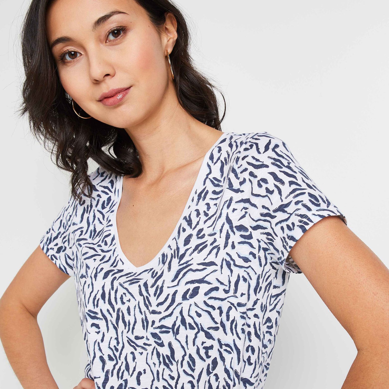 T-shirt imprimé col V femme