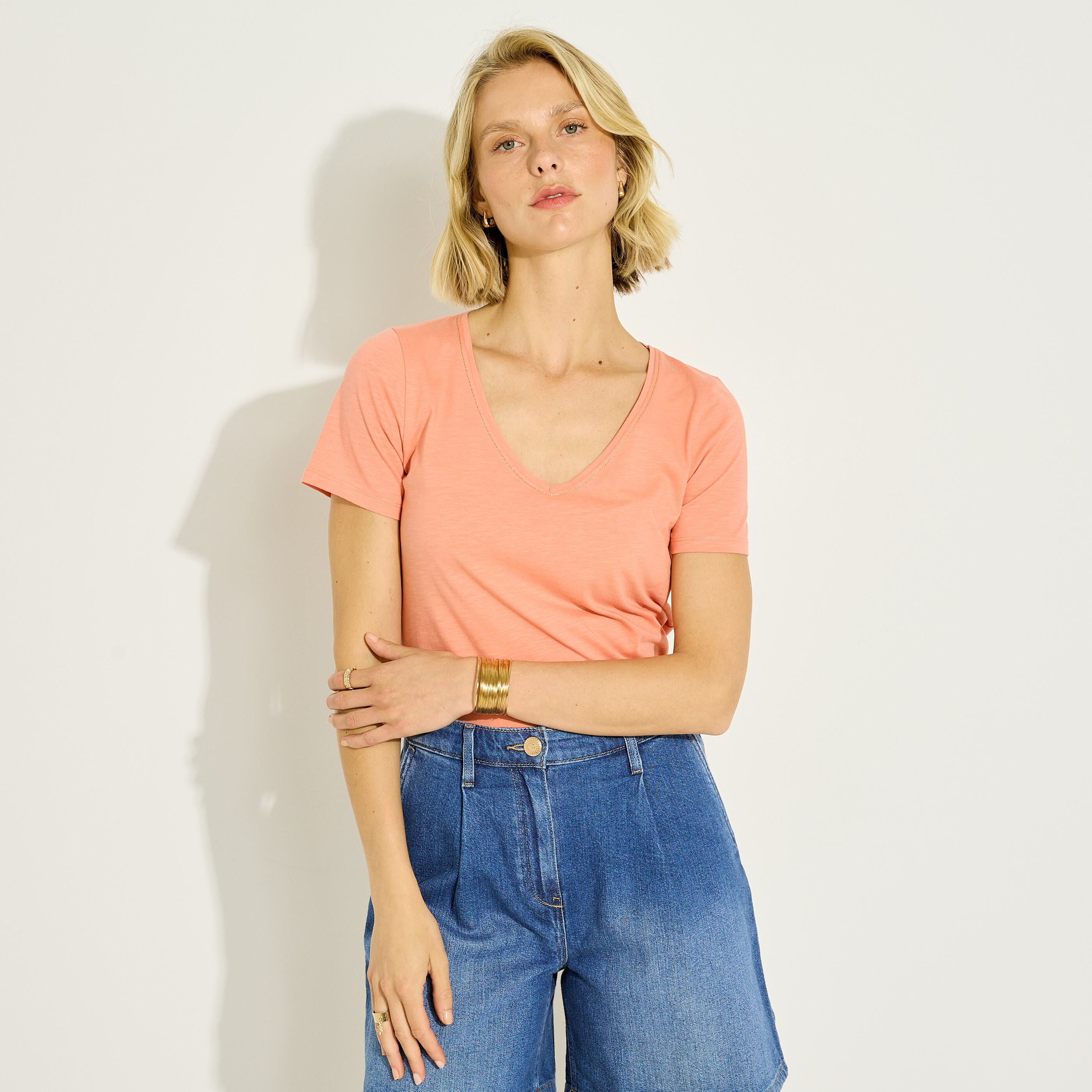 T-shirt uni &agrave; col V femme
