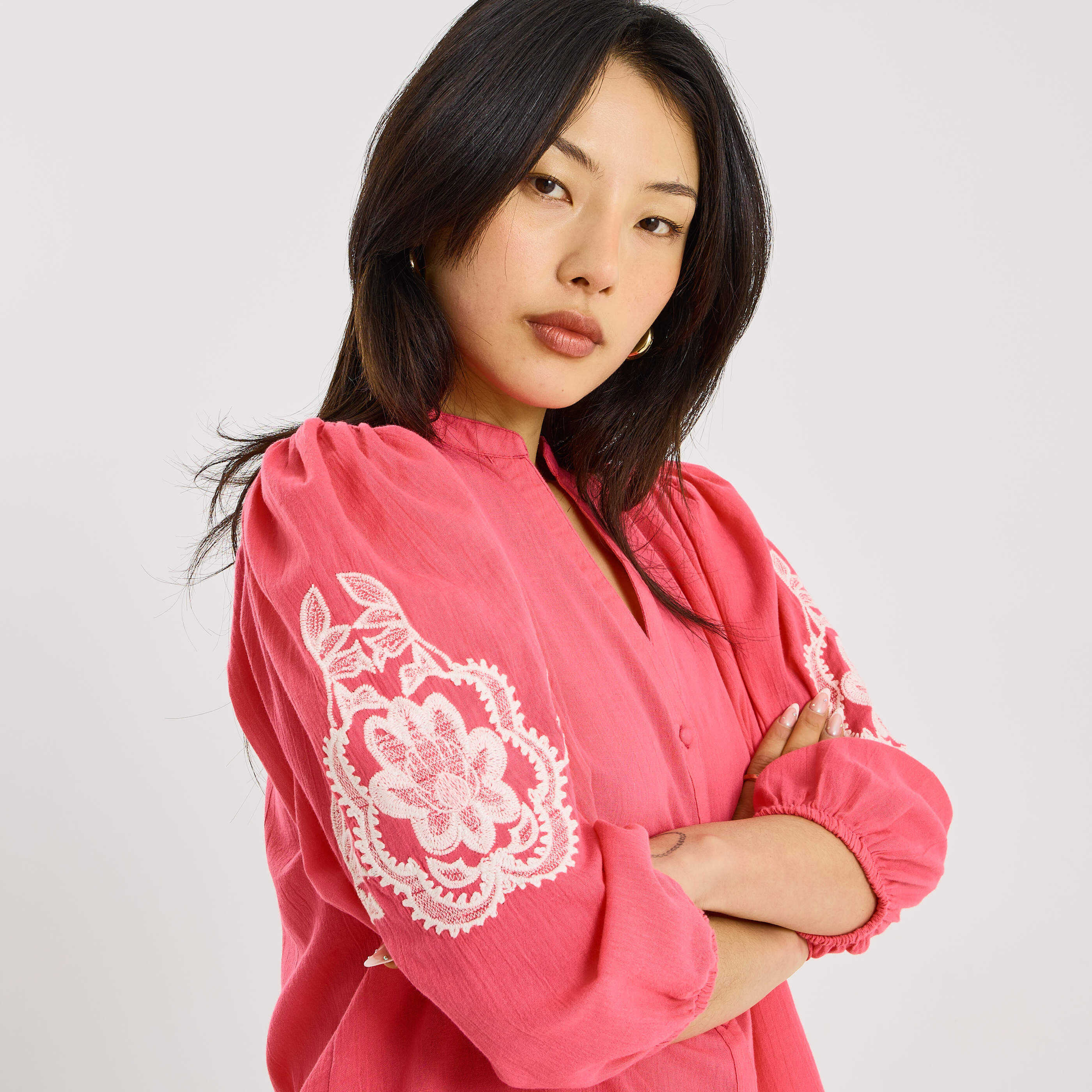 Chemise fluide broderies florales femme