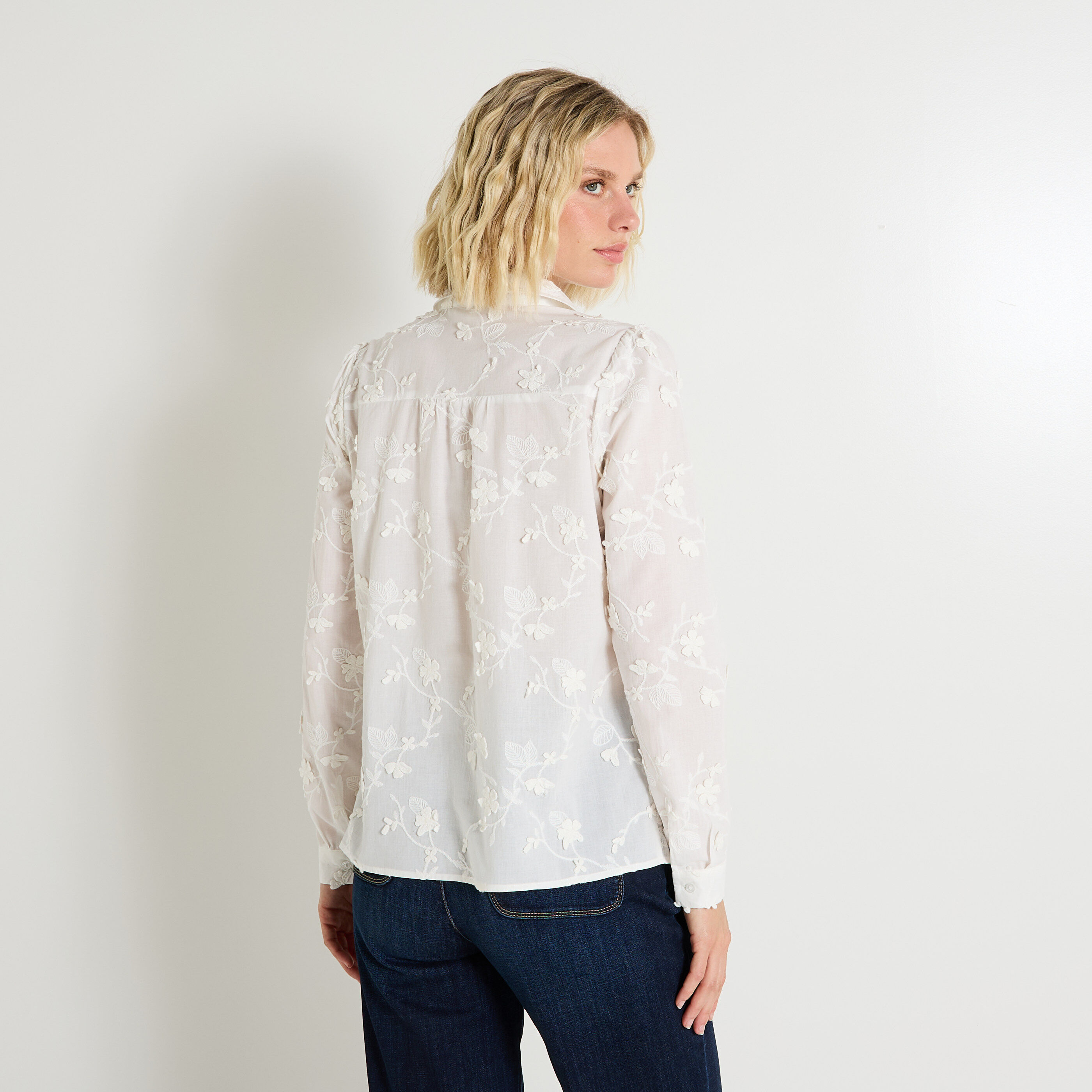 Chemise broderies florales femme