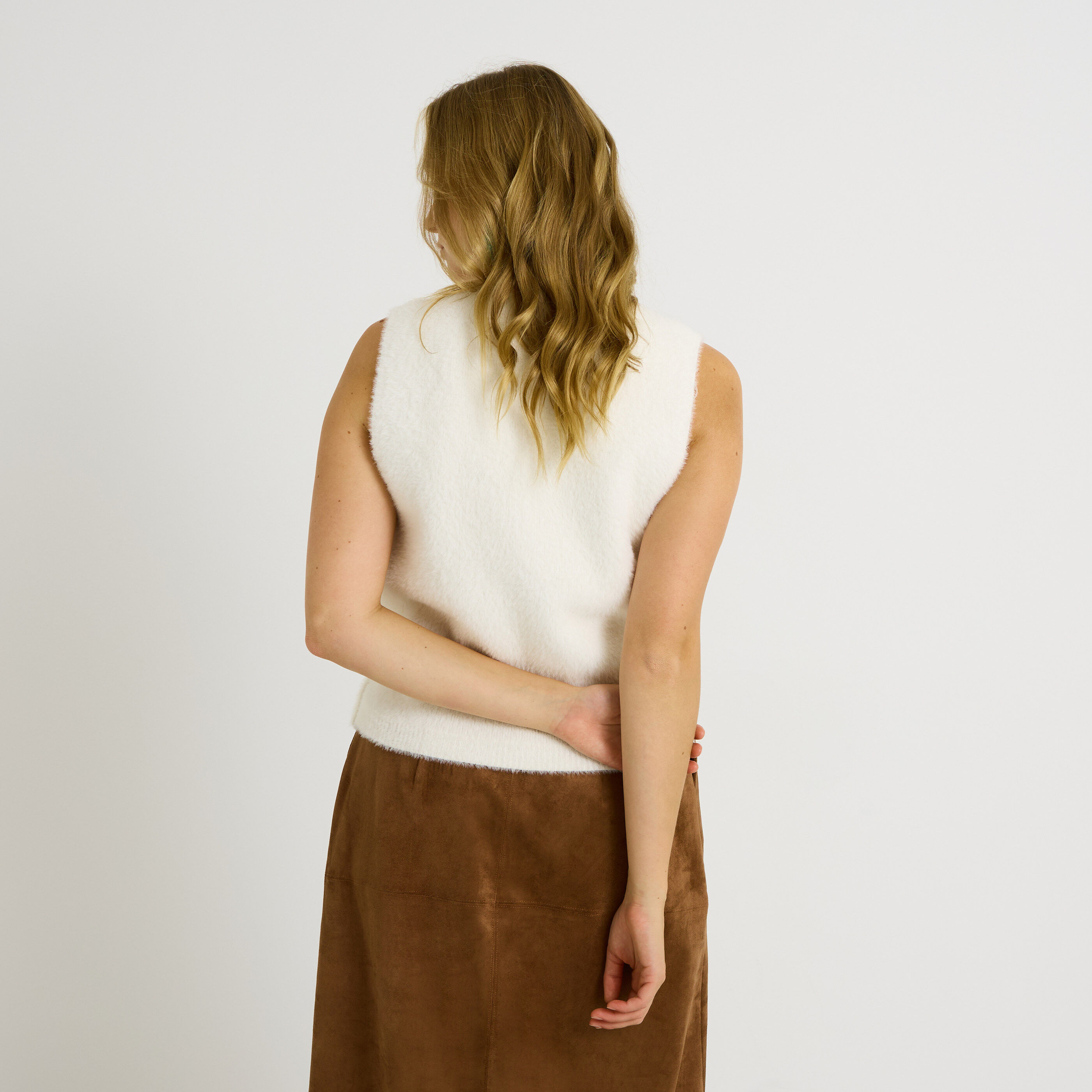 Pull fluffy sans manches femme