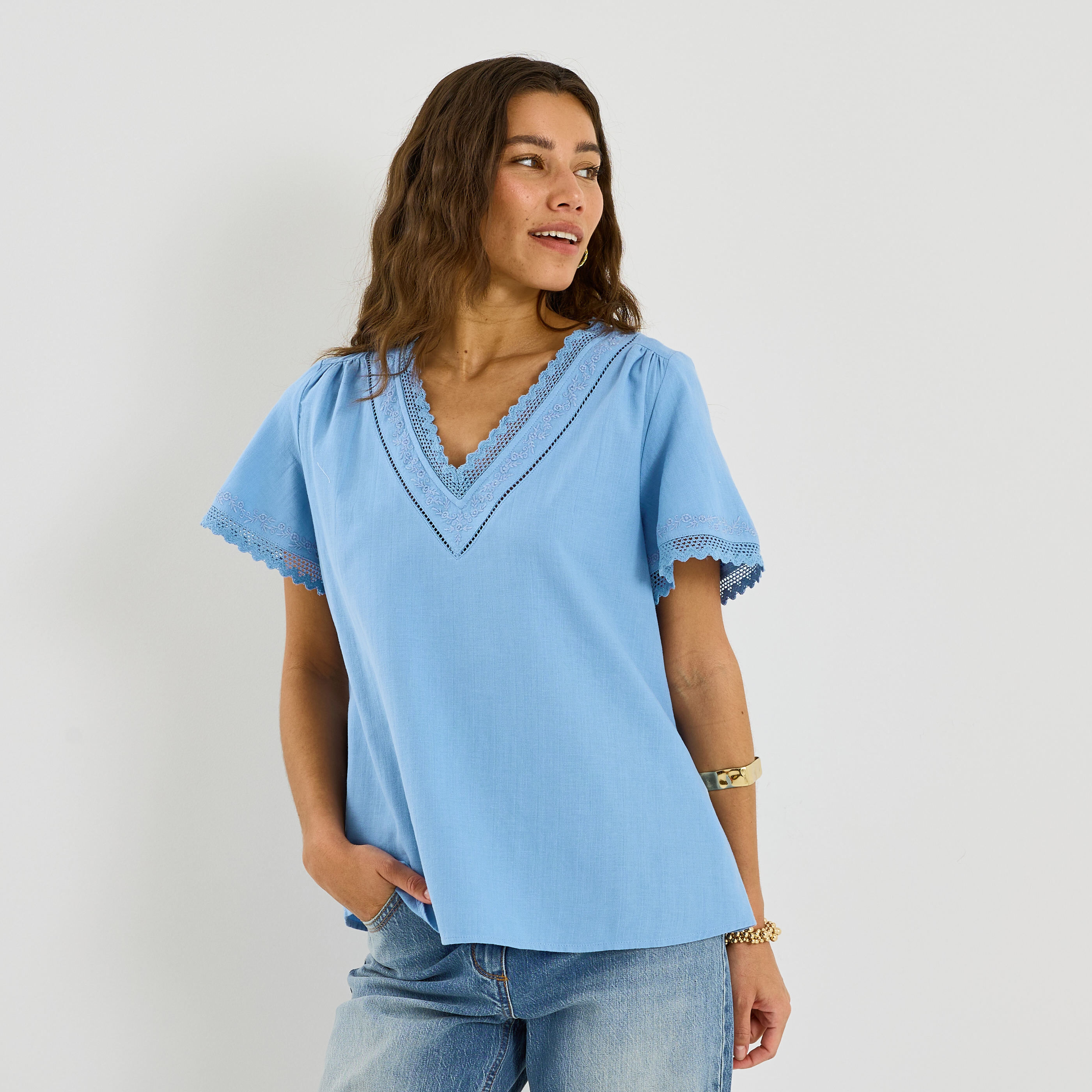 Blouse col V d&eacute;tails ajour&eacute;s femme
