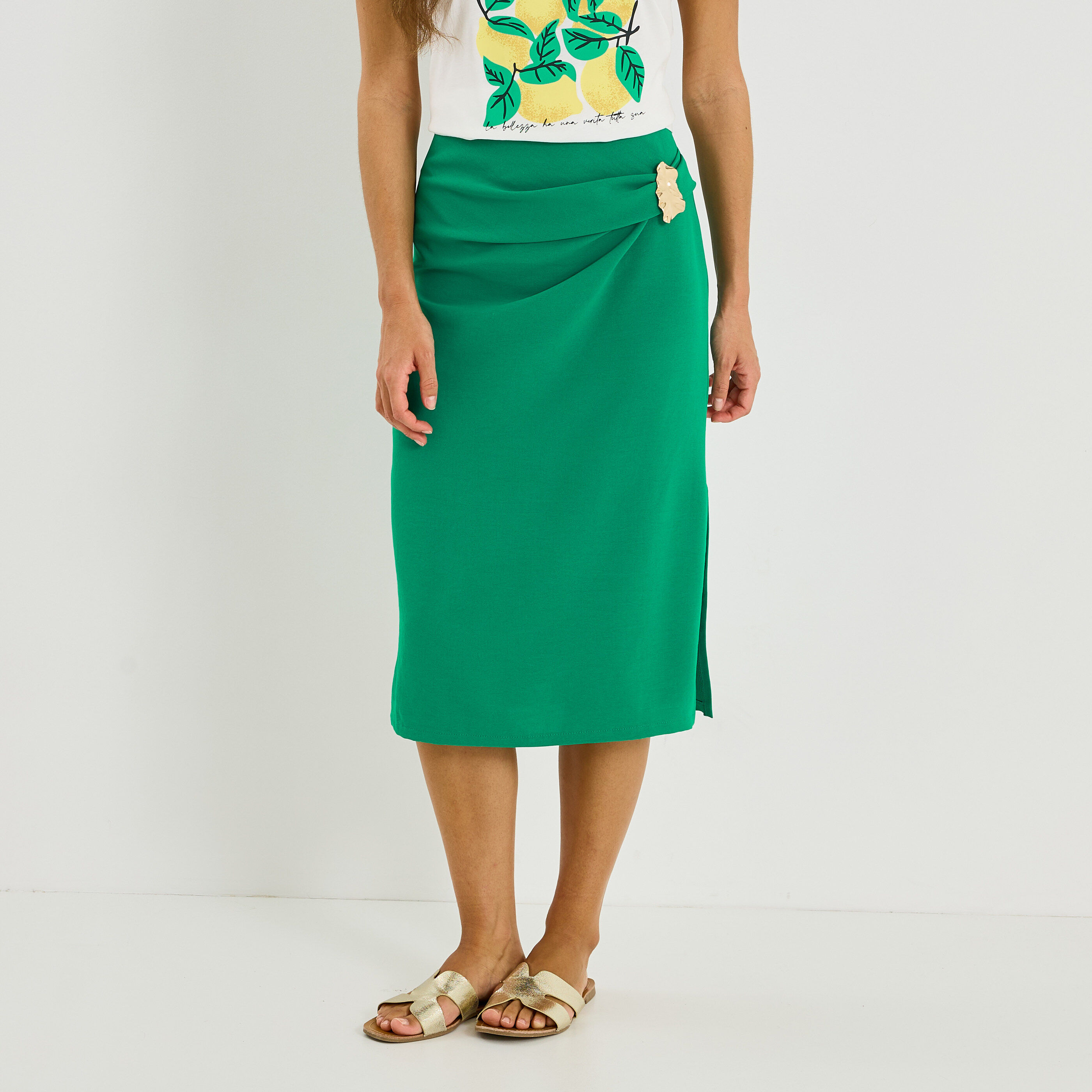 Jupe mi-longue d&eacute;tail bijou 