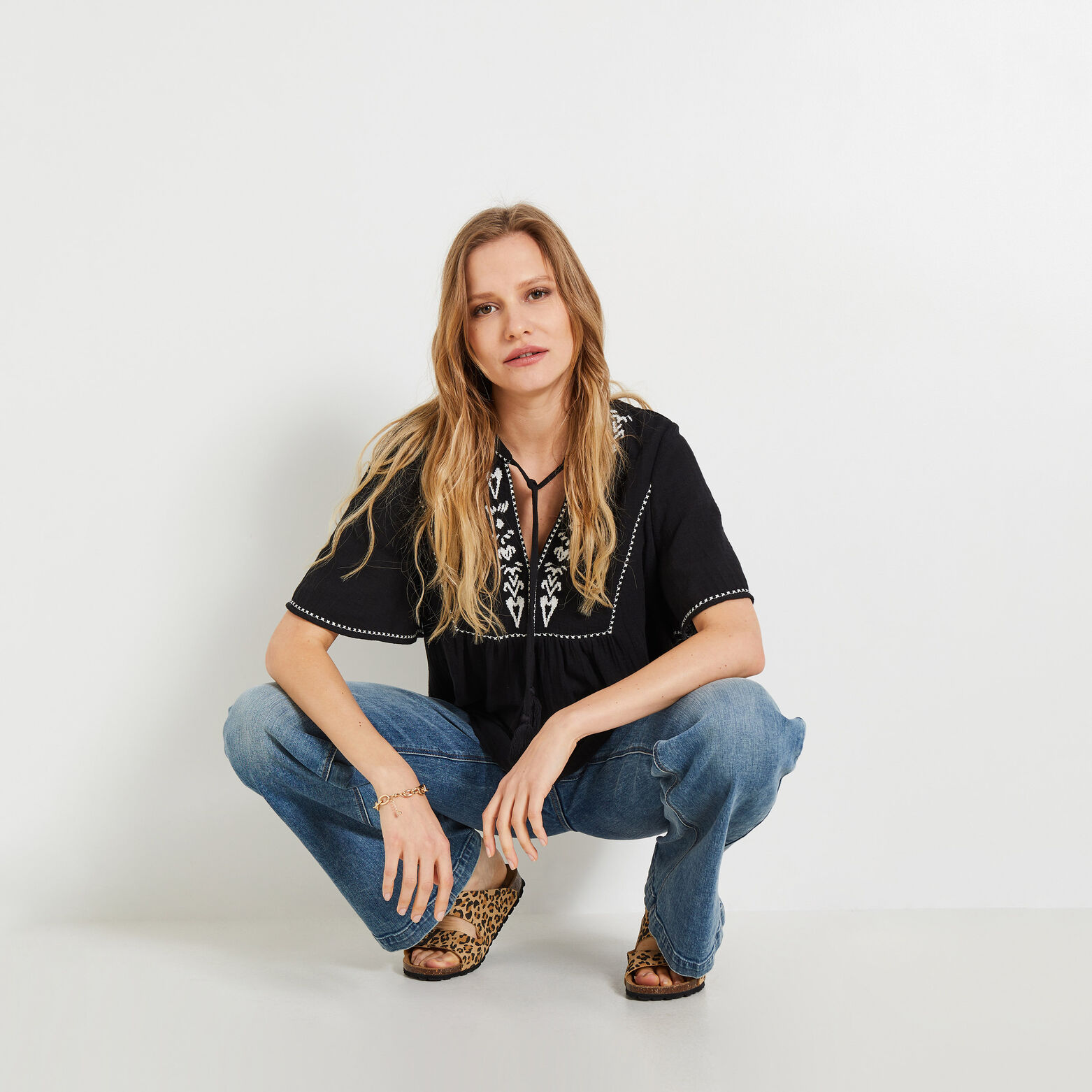 Blouse gaze de coton brodée femme
