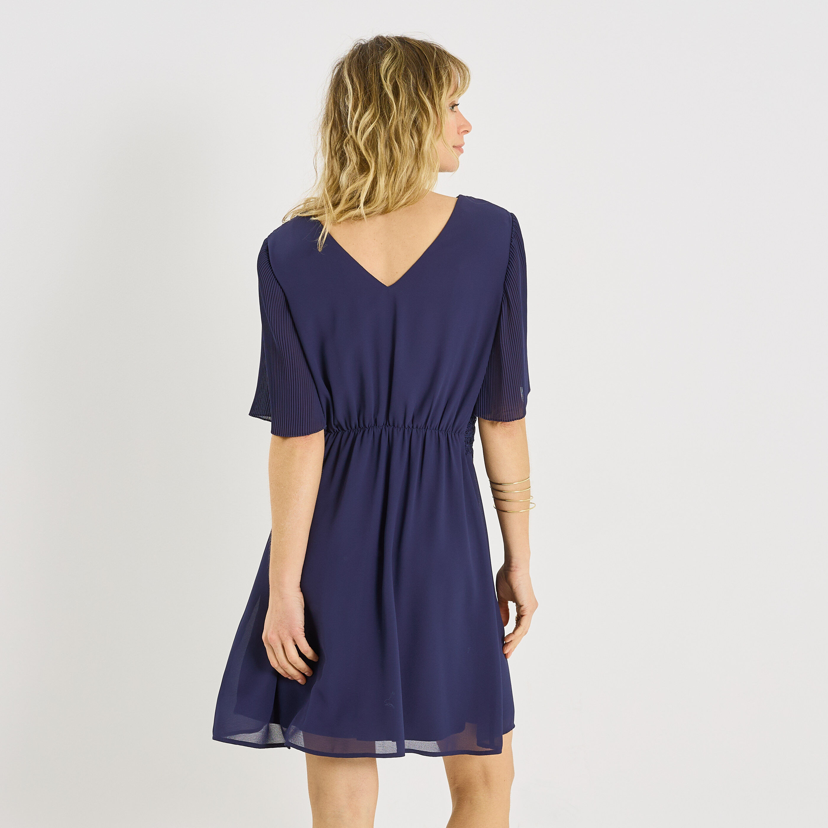 Robe habill&eacute;e unie longueur genou