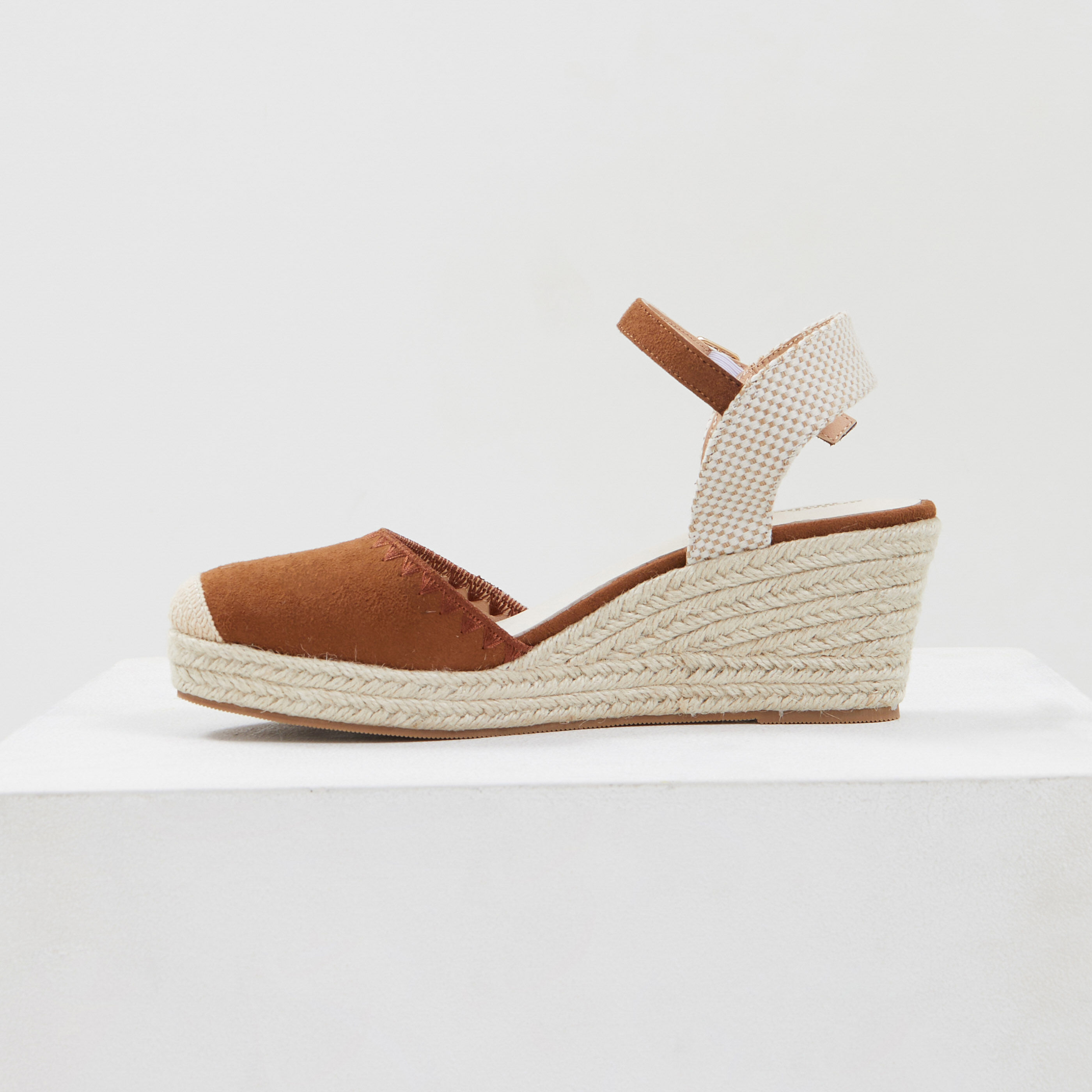 Sandale compens&eacute;e femme