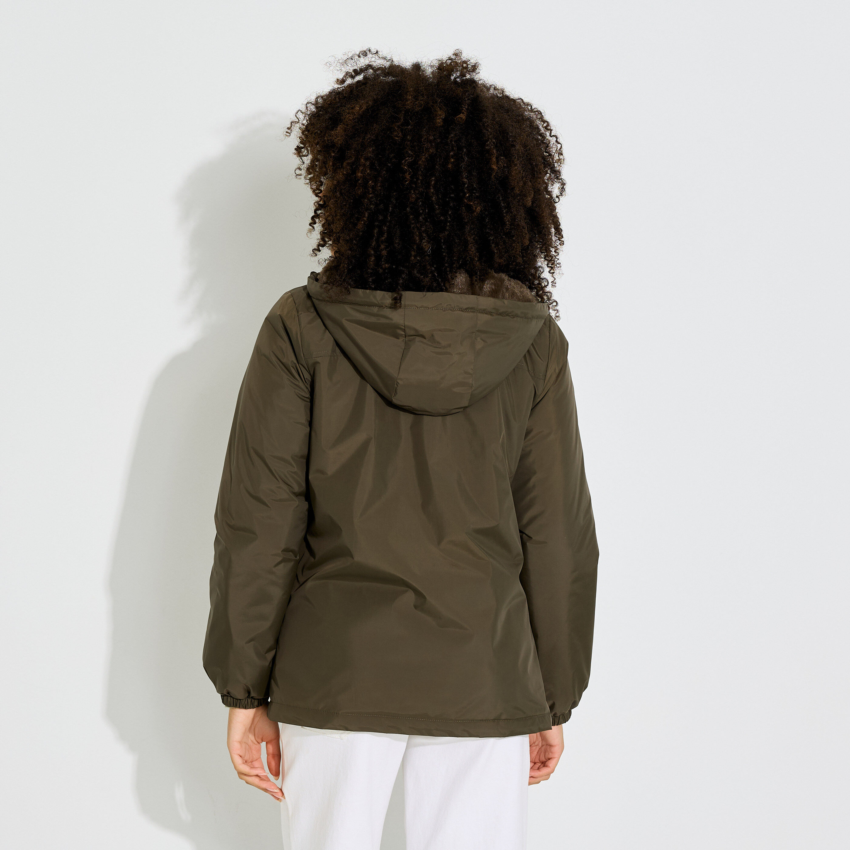 Imperm&eacute;able court &agrave; capuche femme