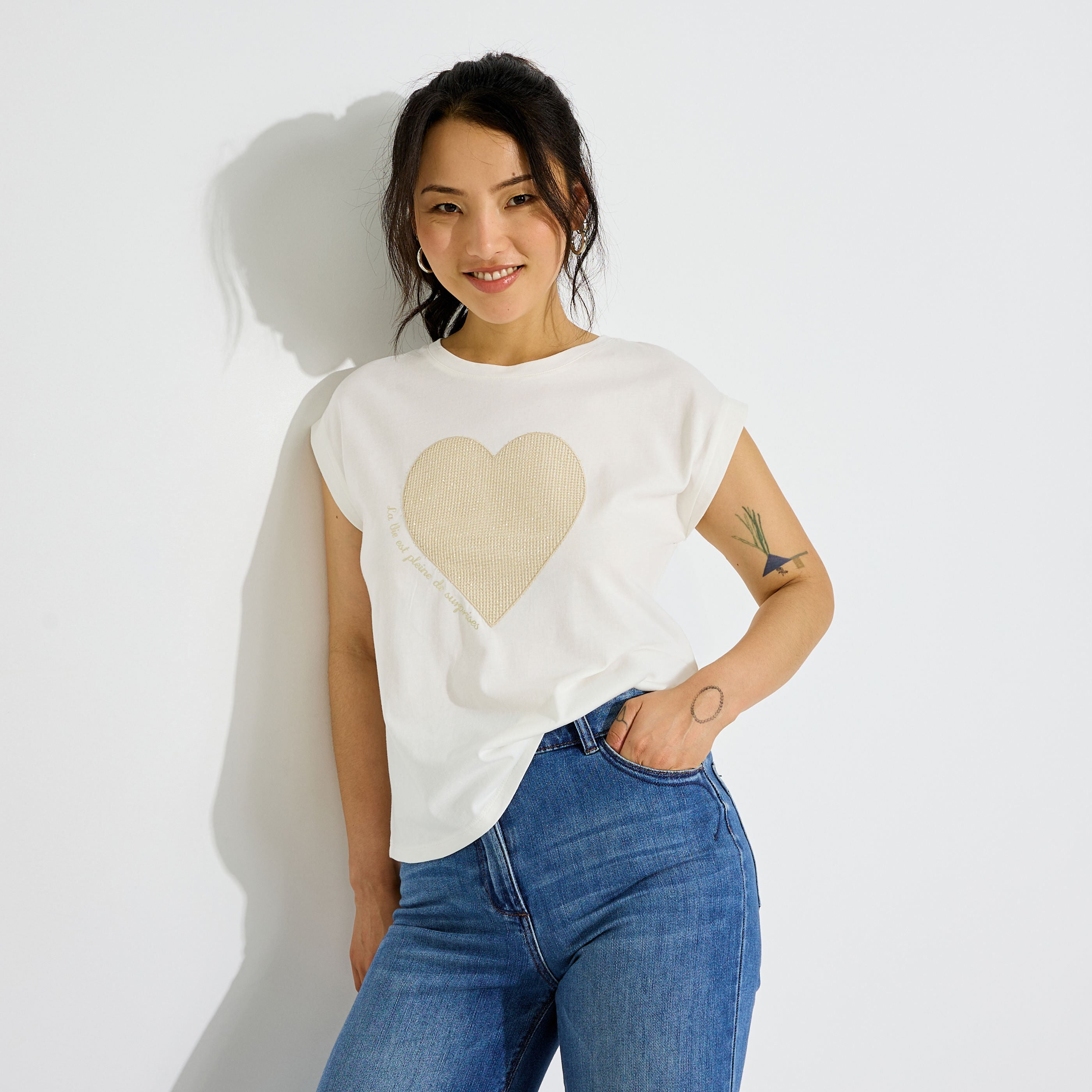 T-shirt motif c&oelig;ur paillet&eacute; femme