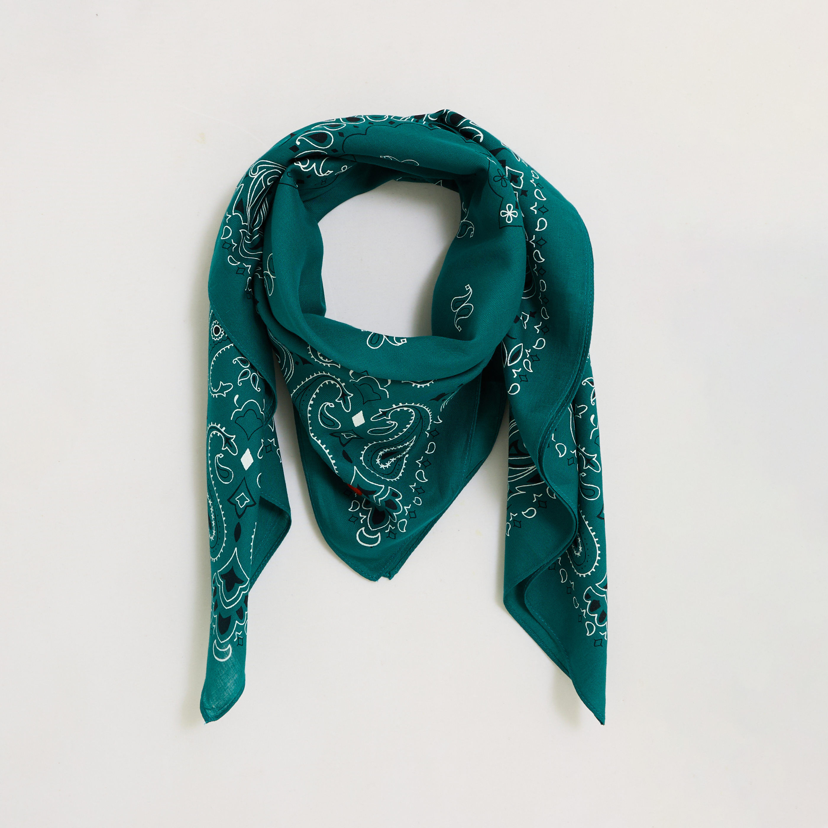 Foulard carr&eacute; motif paisley femme
