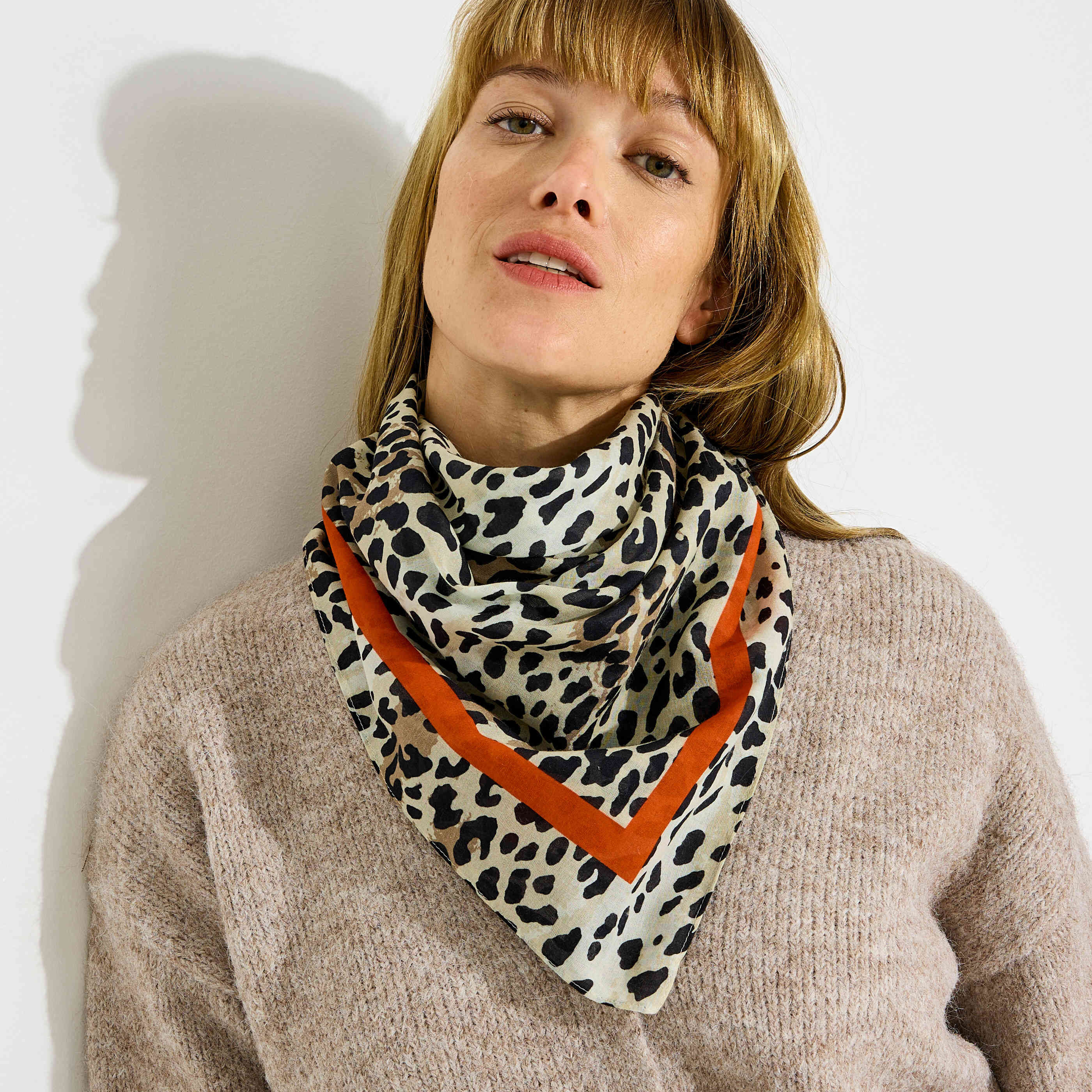 Foulard carr&eacute; imprim&eacute; l&eacute;opard femme