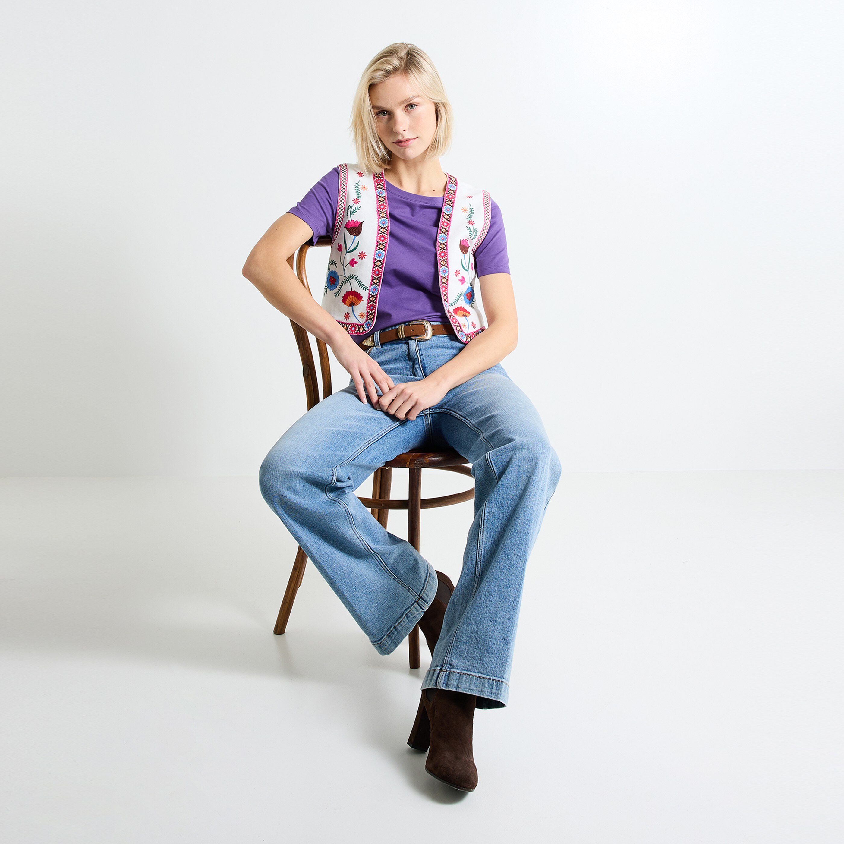 Gilet sans manches brod&eacute; femme