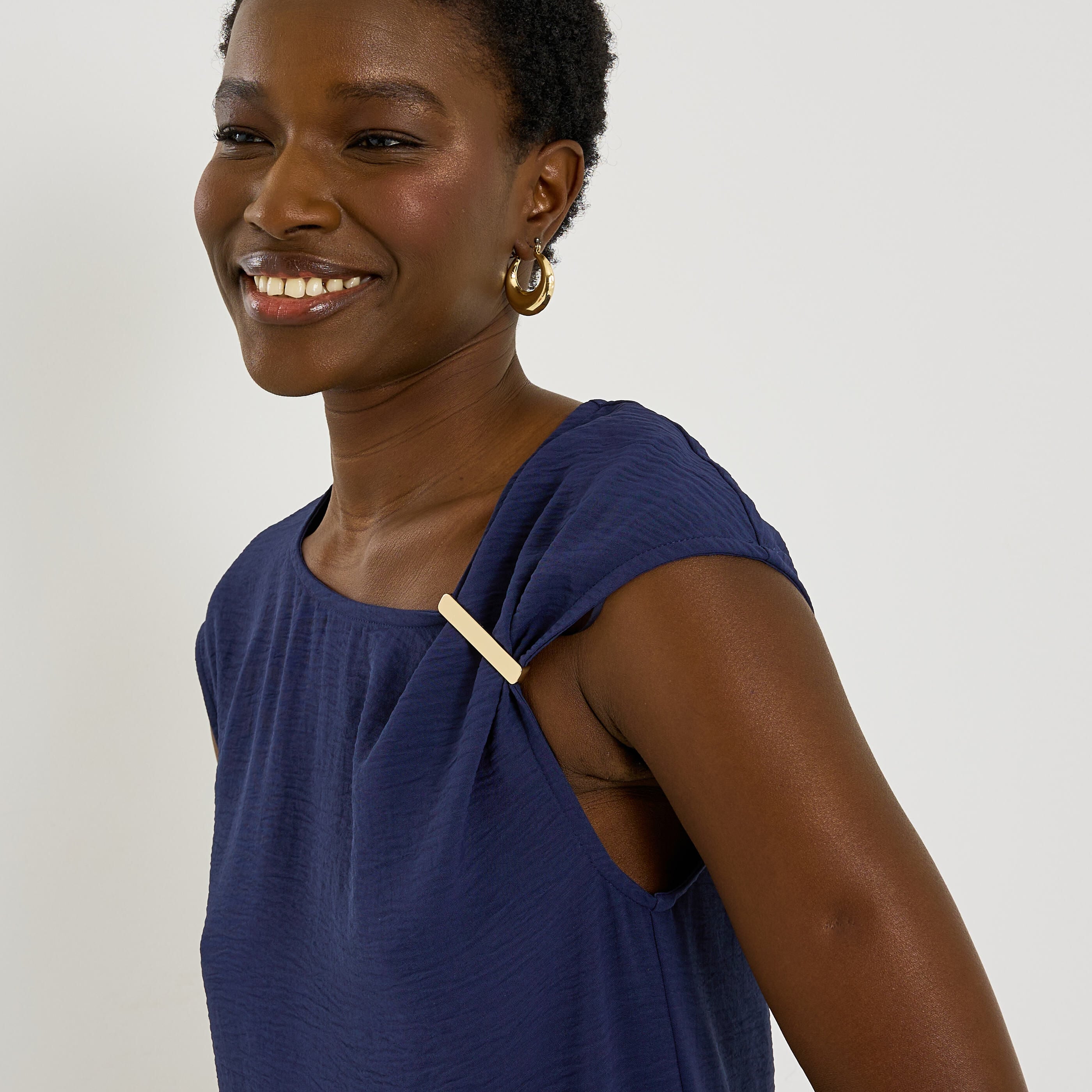 Robe longue habill&eacute;e d&eacute;tail bijou 