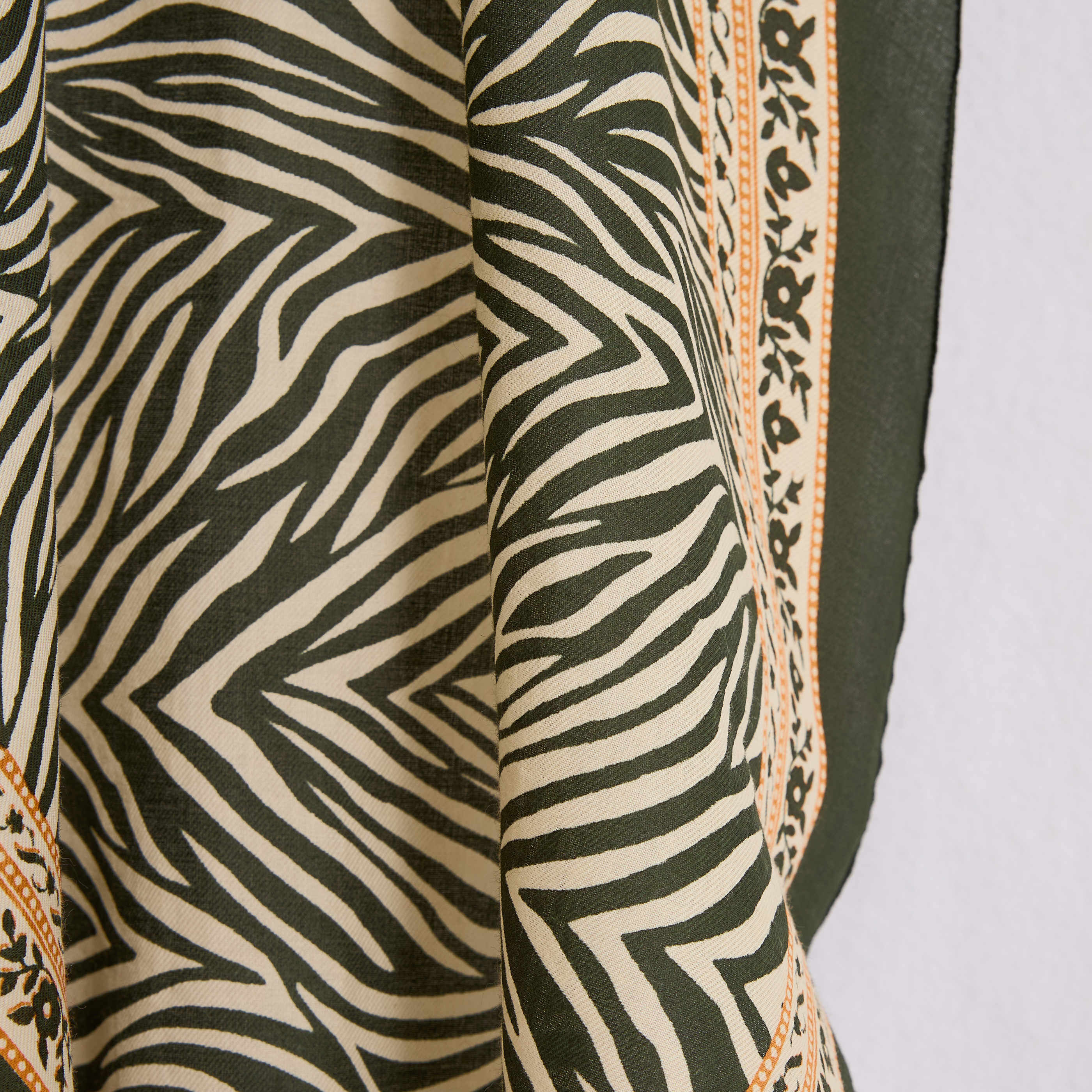 Foulard imprim&eacute; forme losange femme