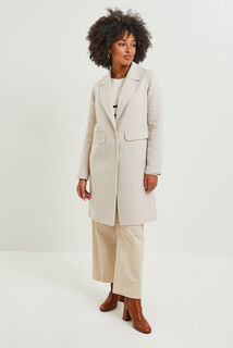 Manteau par-dessus femme