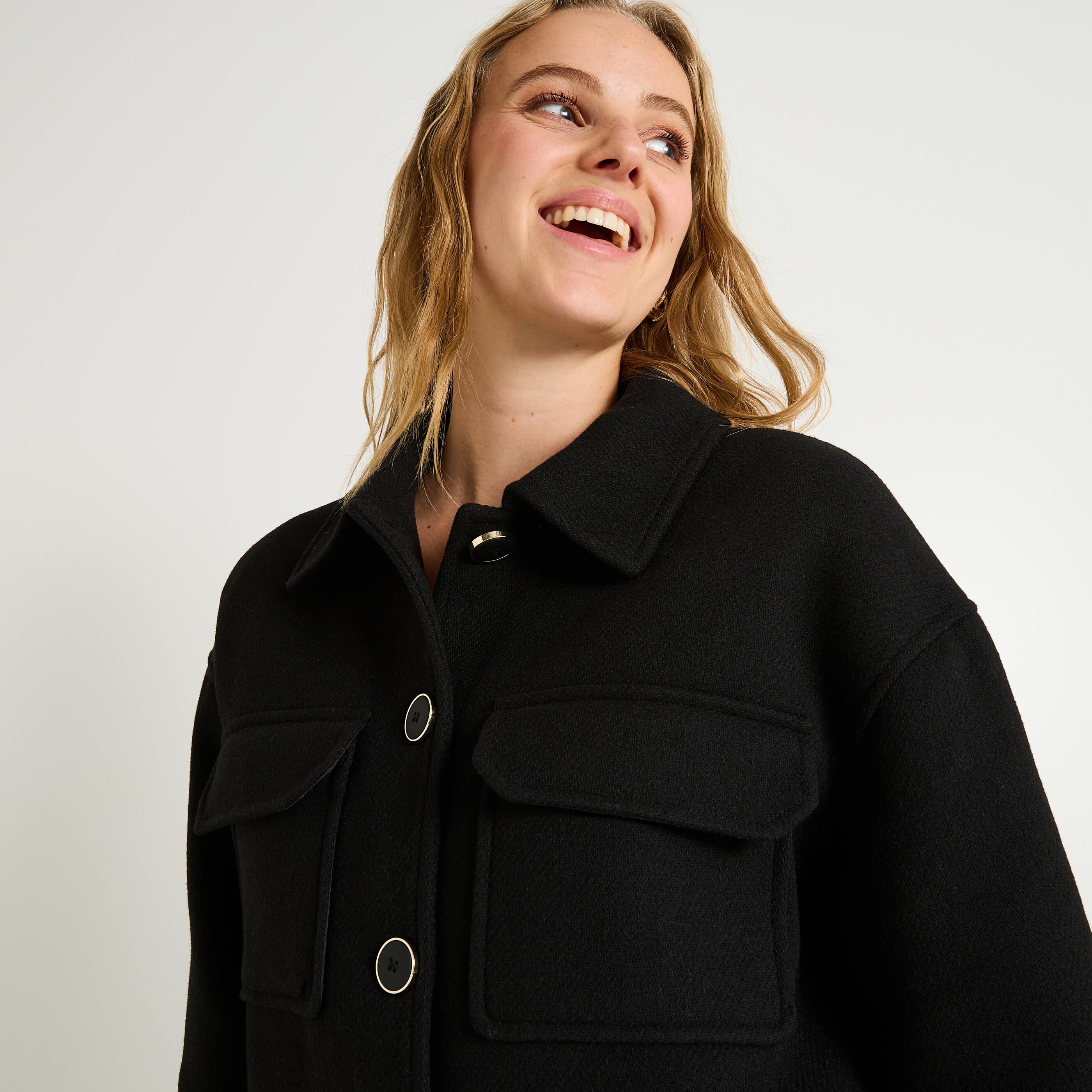 Manteau court &agrave; boutons femme