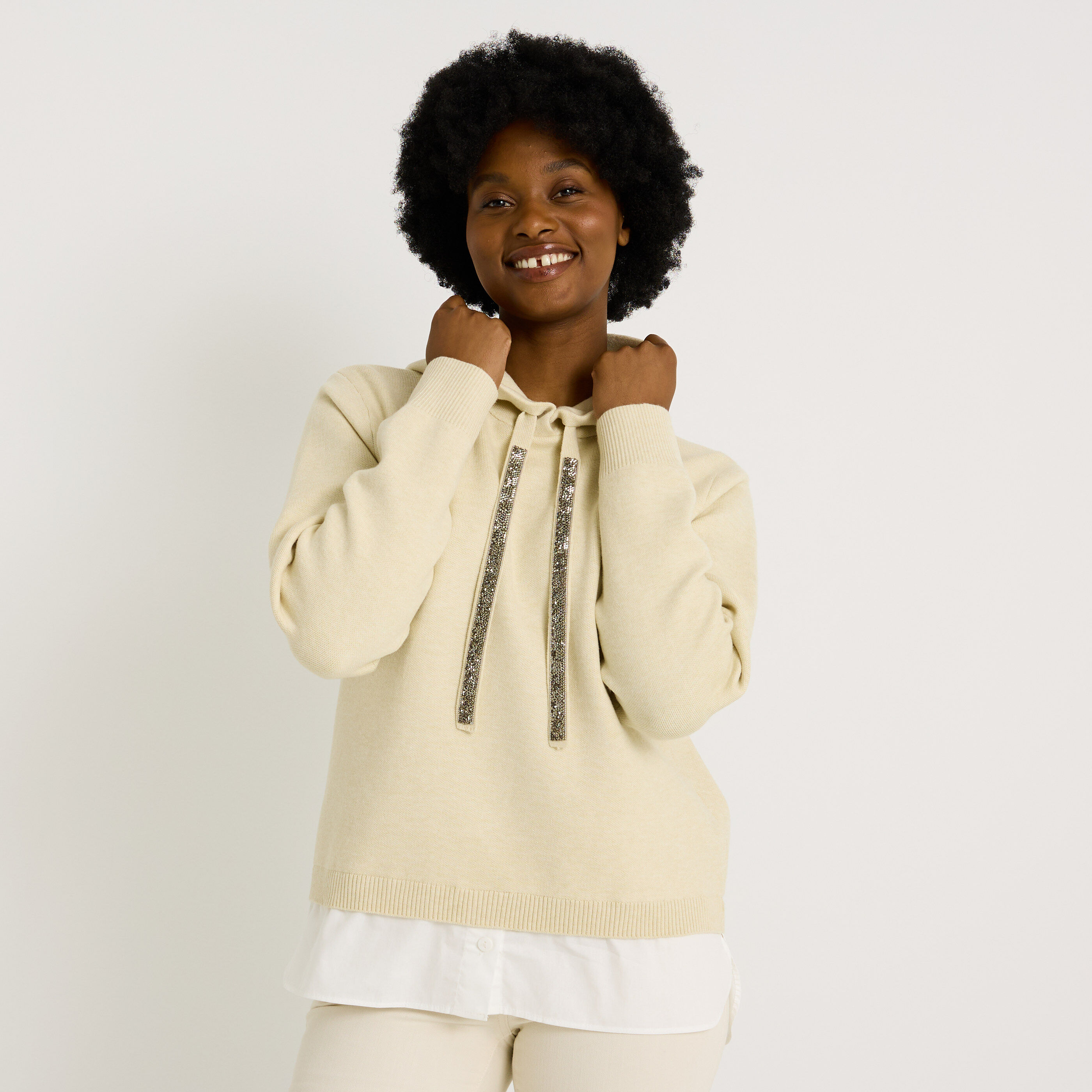 Pull bi-mati&egrave;re &agrave; capuche femme
