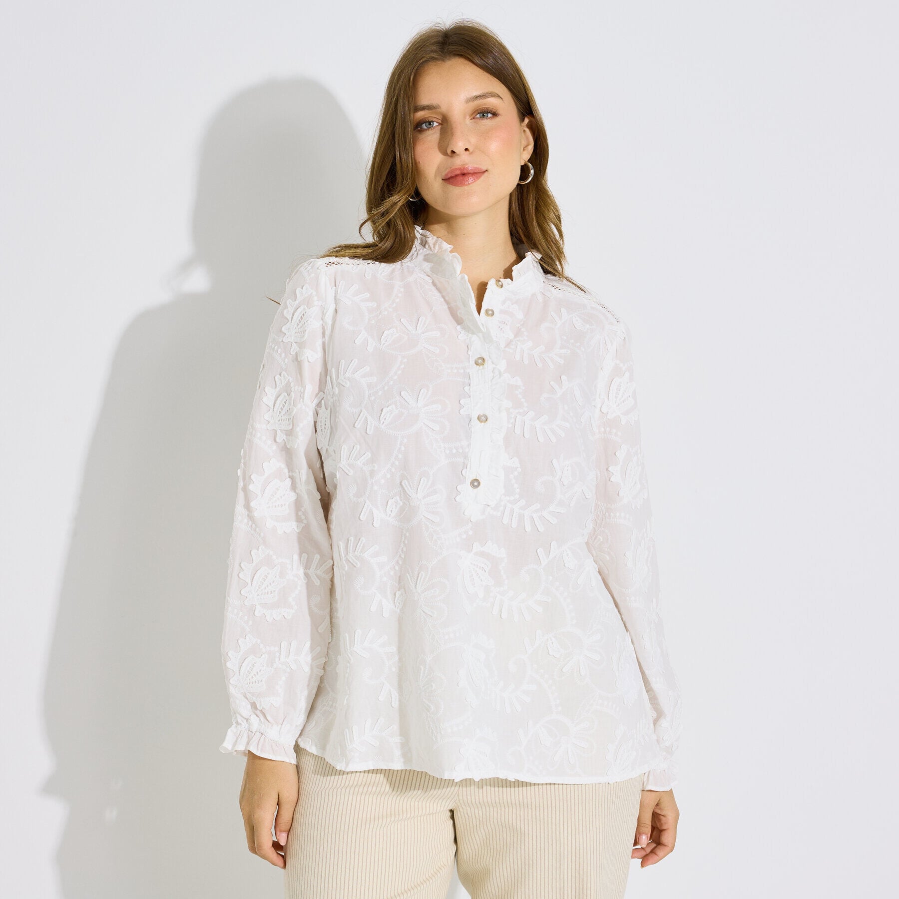 Blouse broderie anglaise col haut femme