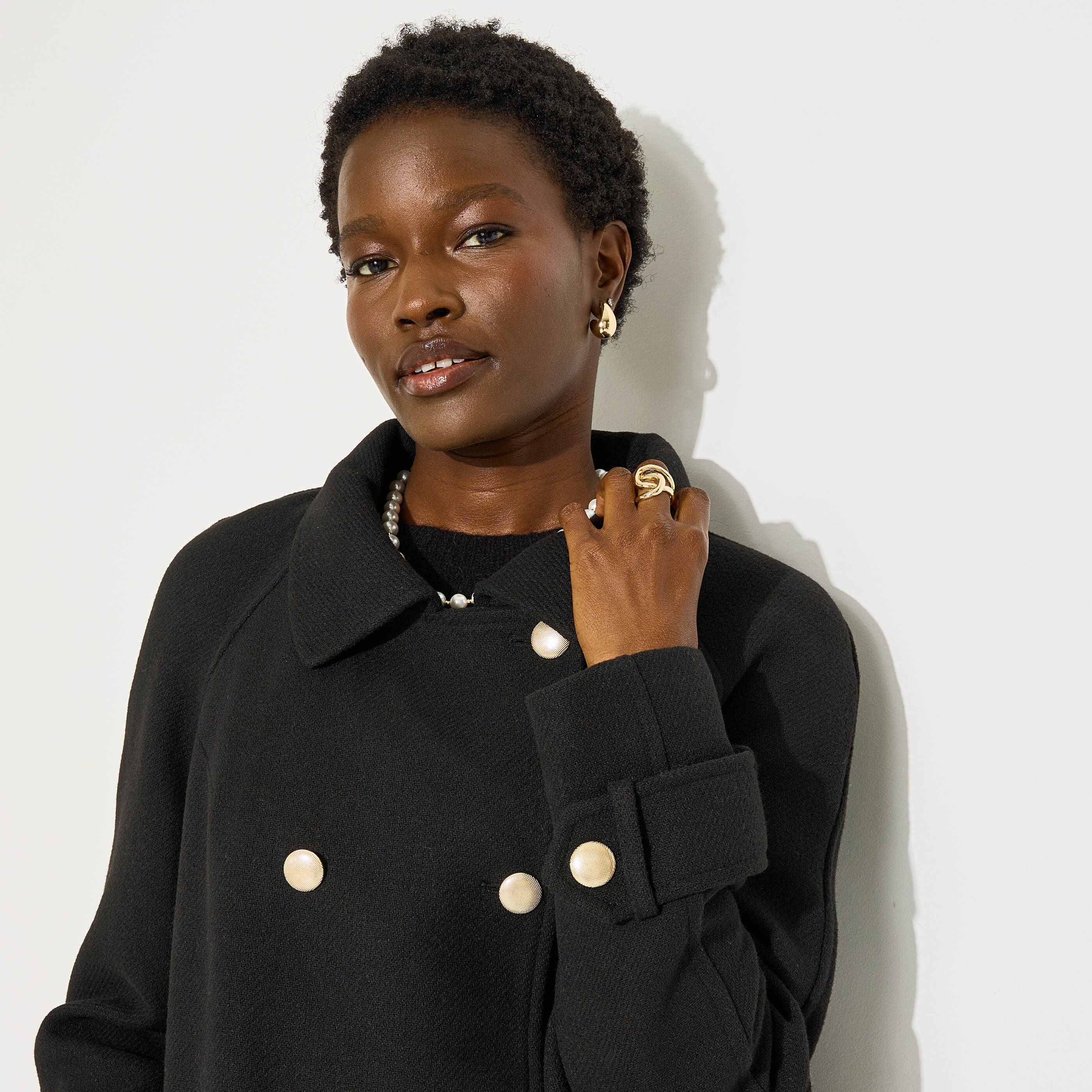 Manteau court droit caban boutonn&eacute; femme