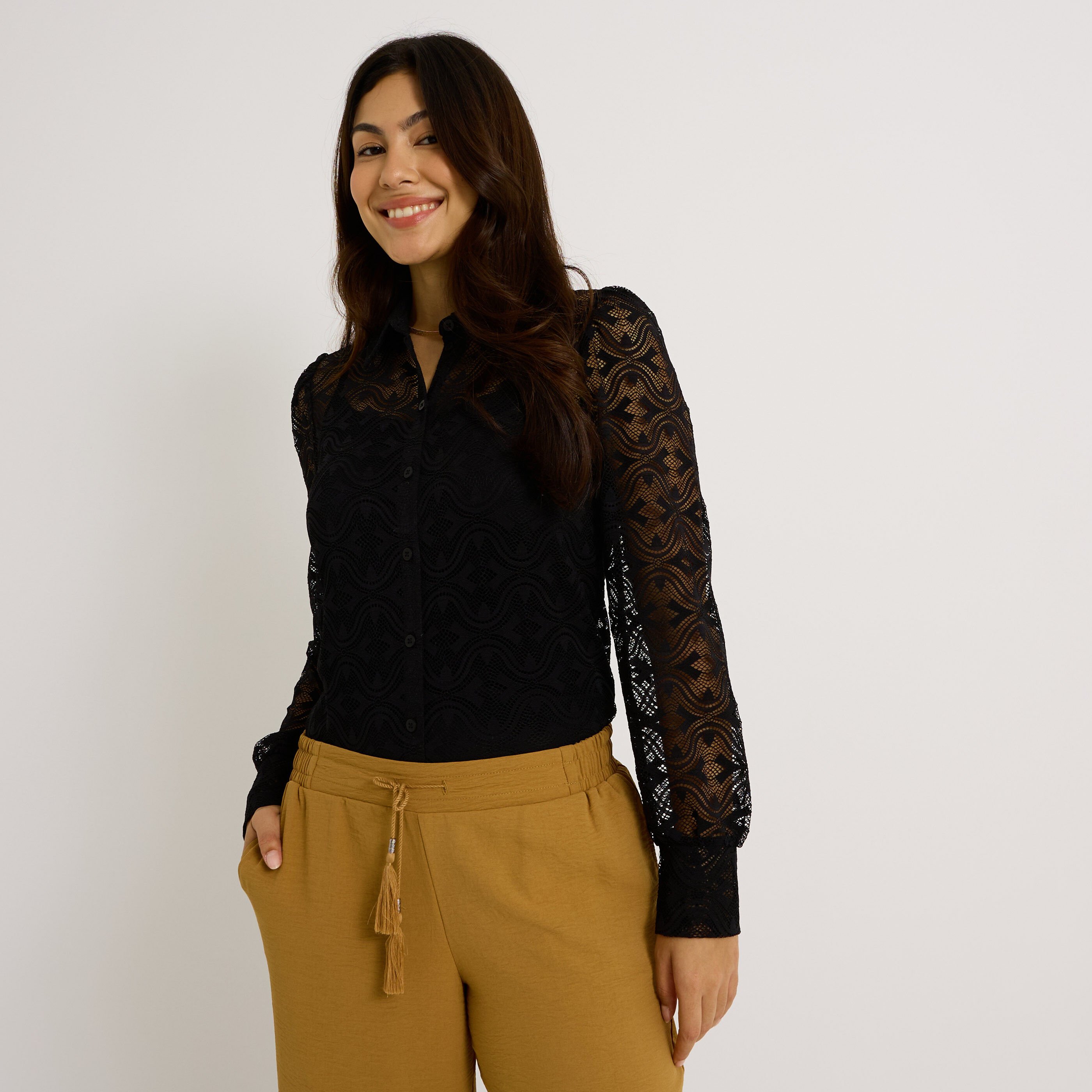 Chemise &agrave; d&eacute;tails ajour&eacute;s femme