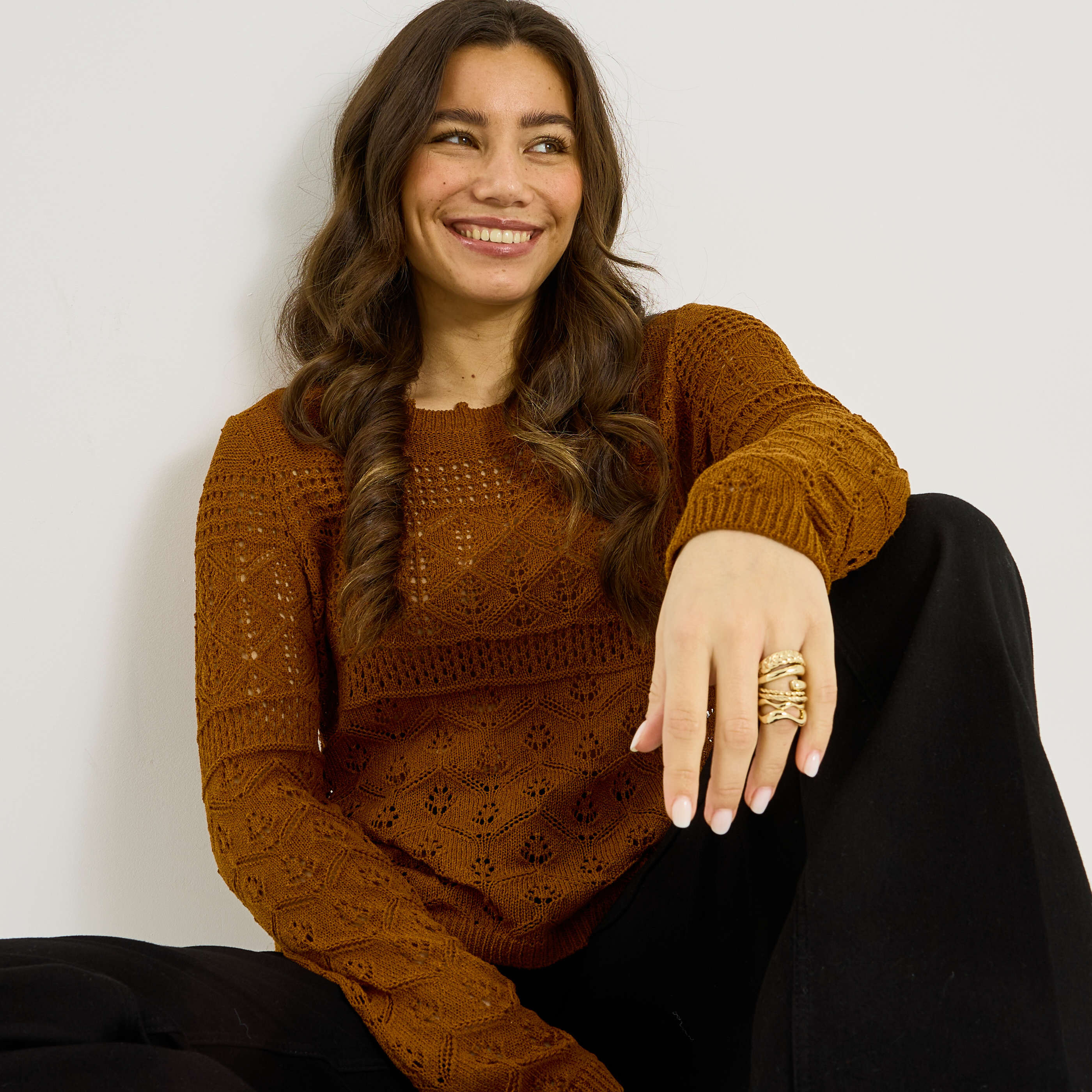 Pull motifs ajour&eacute;s femme