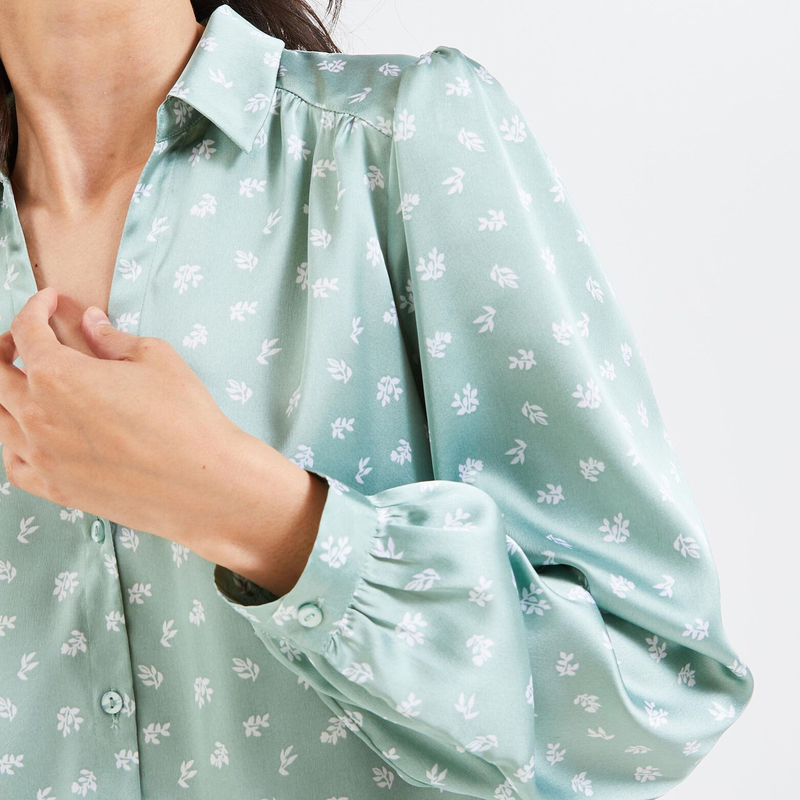 Chemise satinée à manches longues