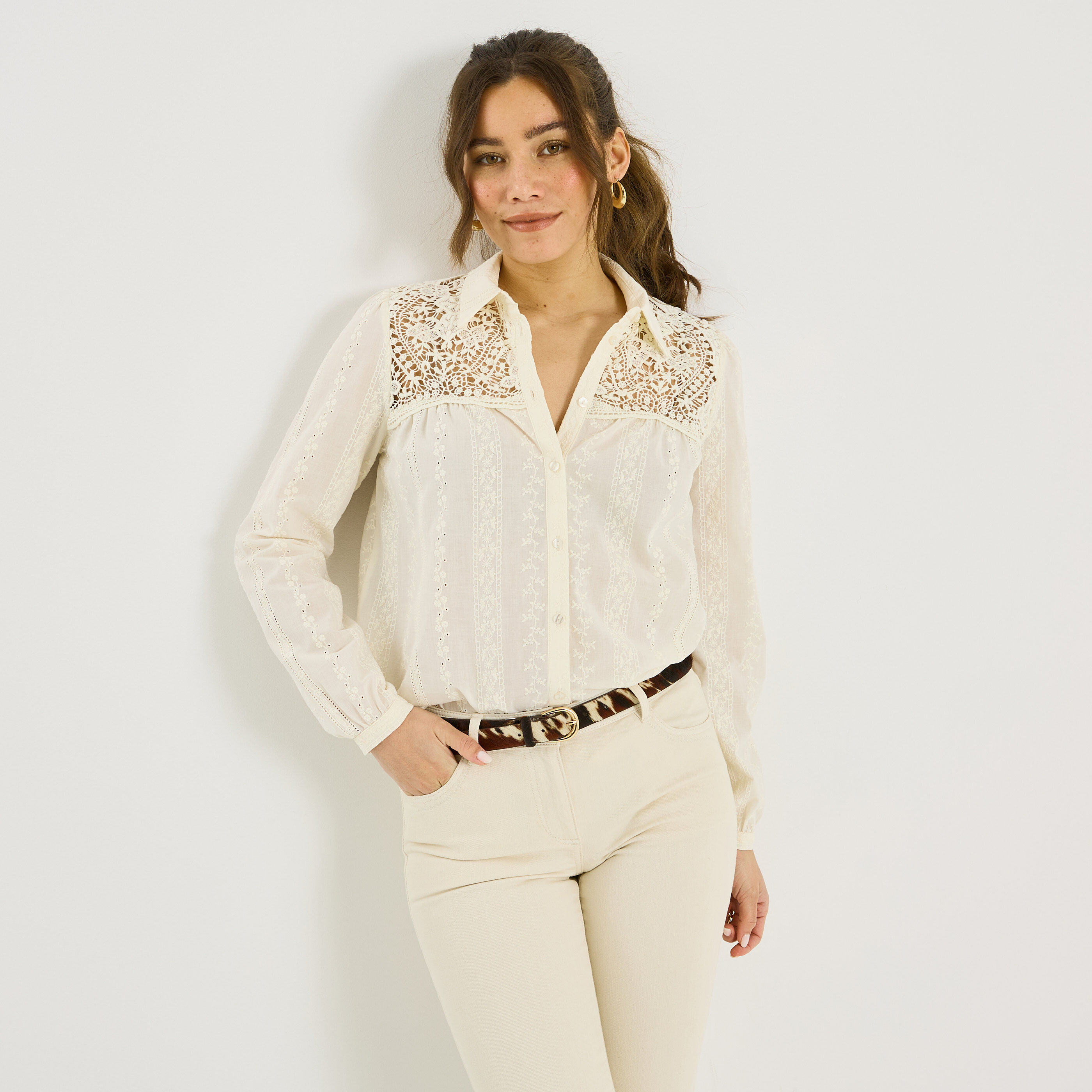 Chemise broderies florales femme