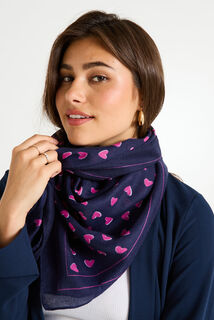 Foulard carré imprimé coeur 
