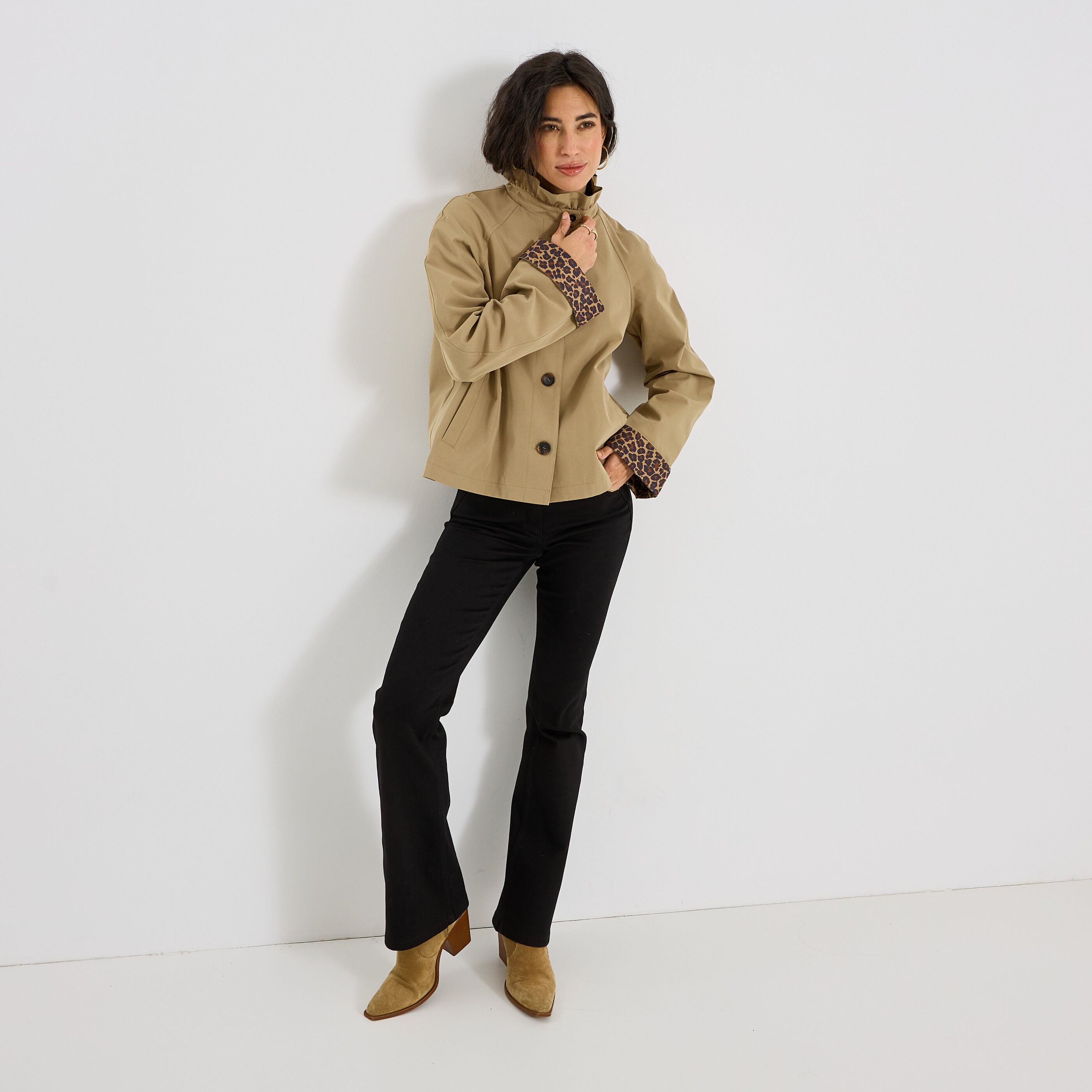 Trench court col montant femme