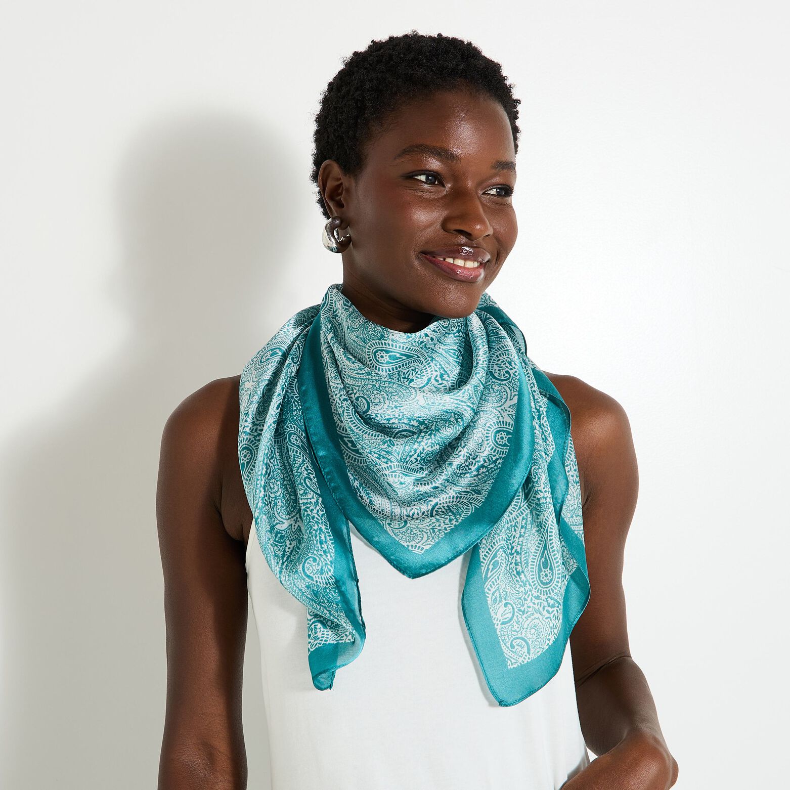 Foulard carré satiné femme VERT Graindemalice - Main Image