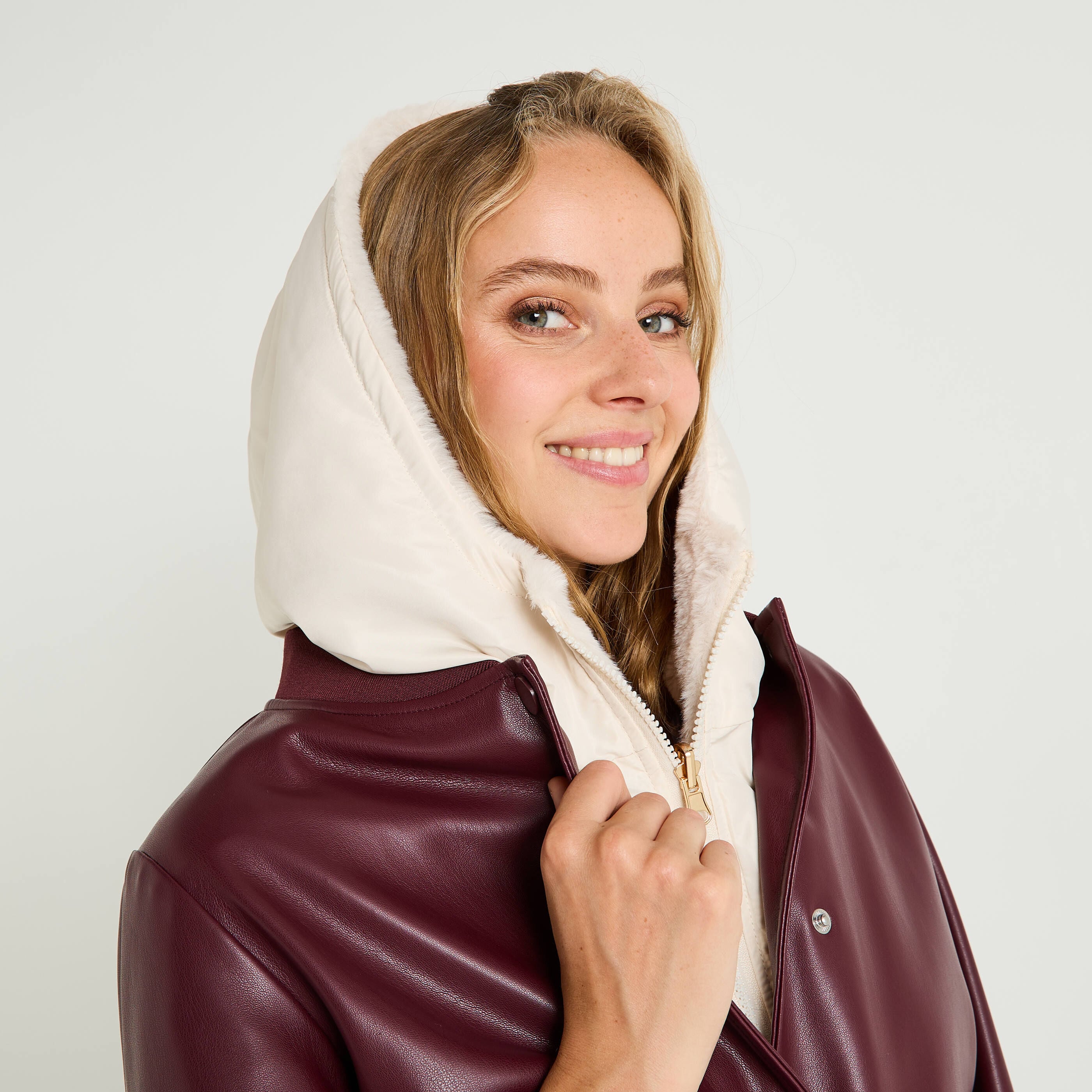 Col zipp&eacute; r&eacute;versible &agrave; capuche femme