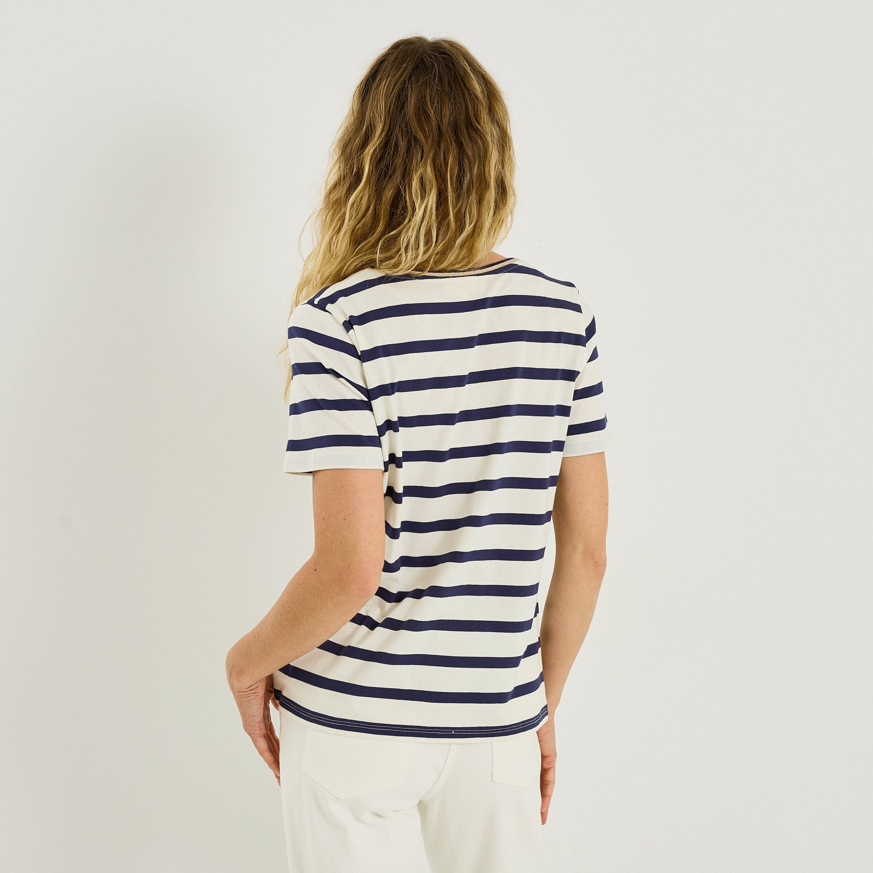 T-shirt ray&eacute; avec broderie femme