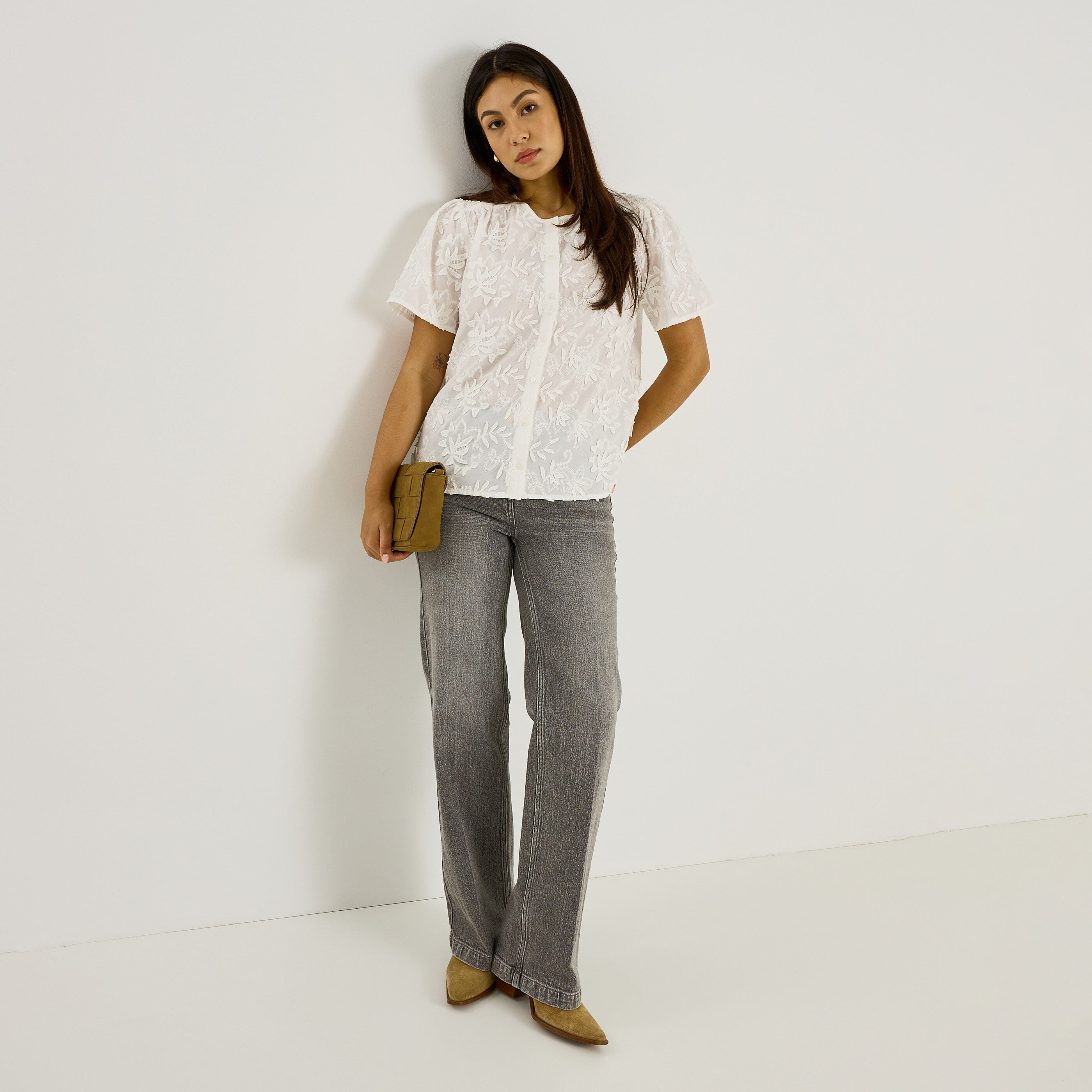 Chemise brod&eacute;e manches courtes femme