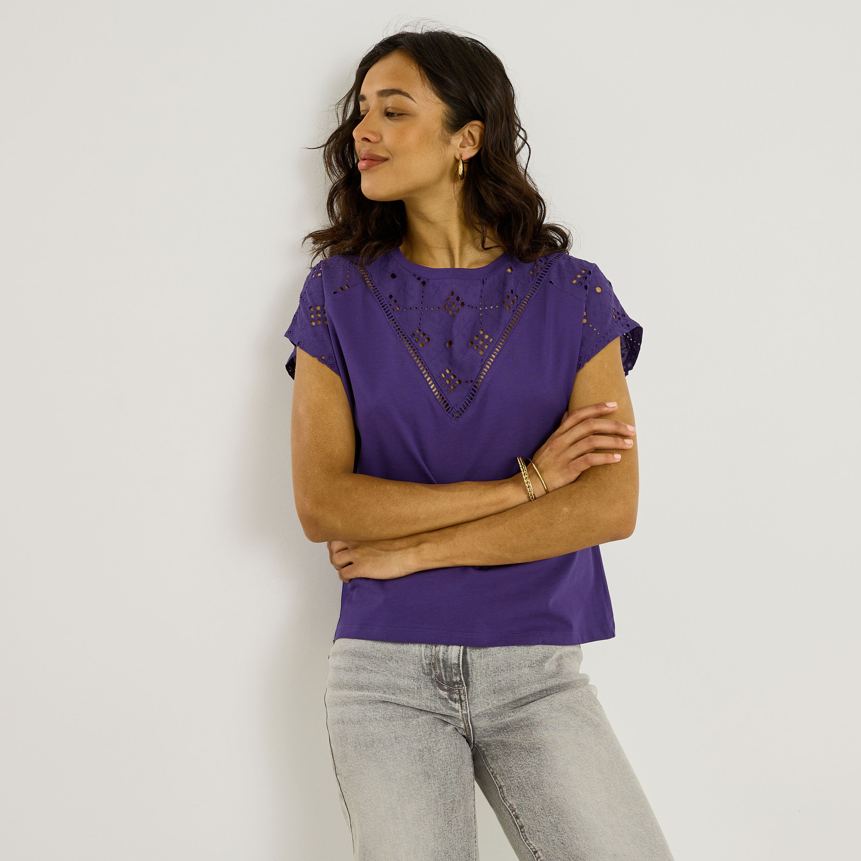 T-shirt d&eacute;tails ajour&eacute;s femme