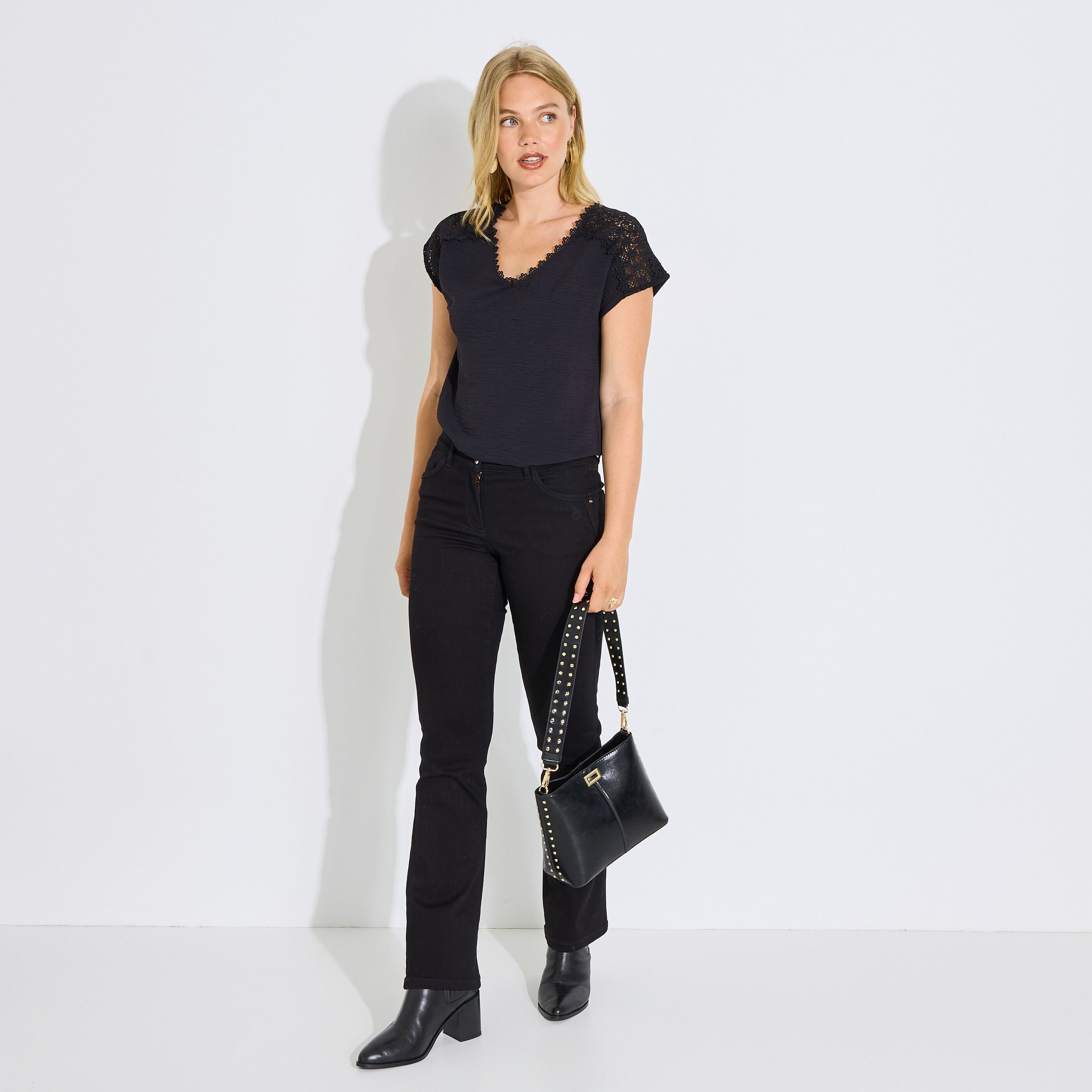 Blouse col V d&eacute;tails ajour&eacute;s femme