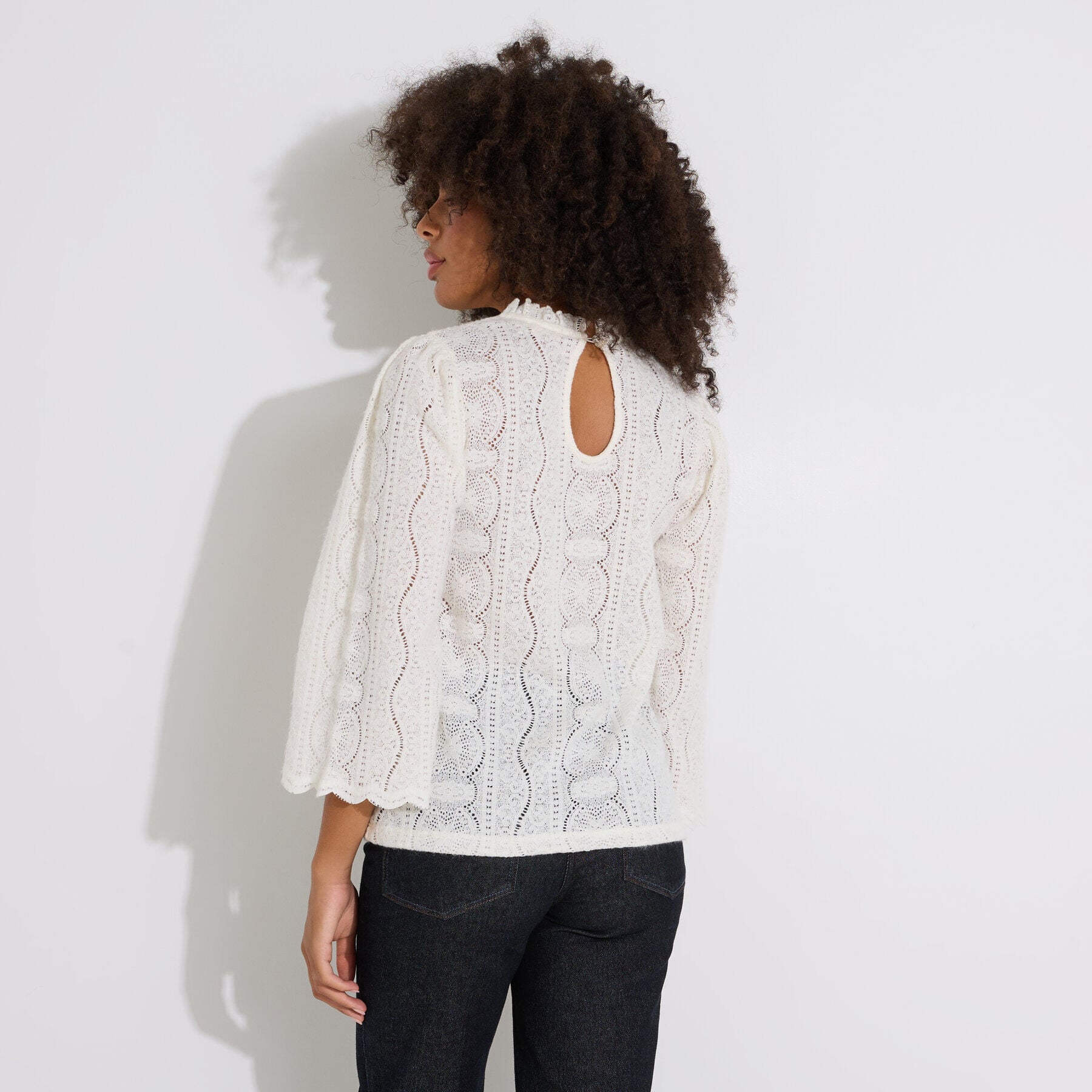 Blouse ajour&eacute;e col montant femme