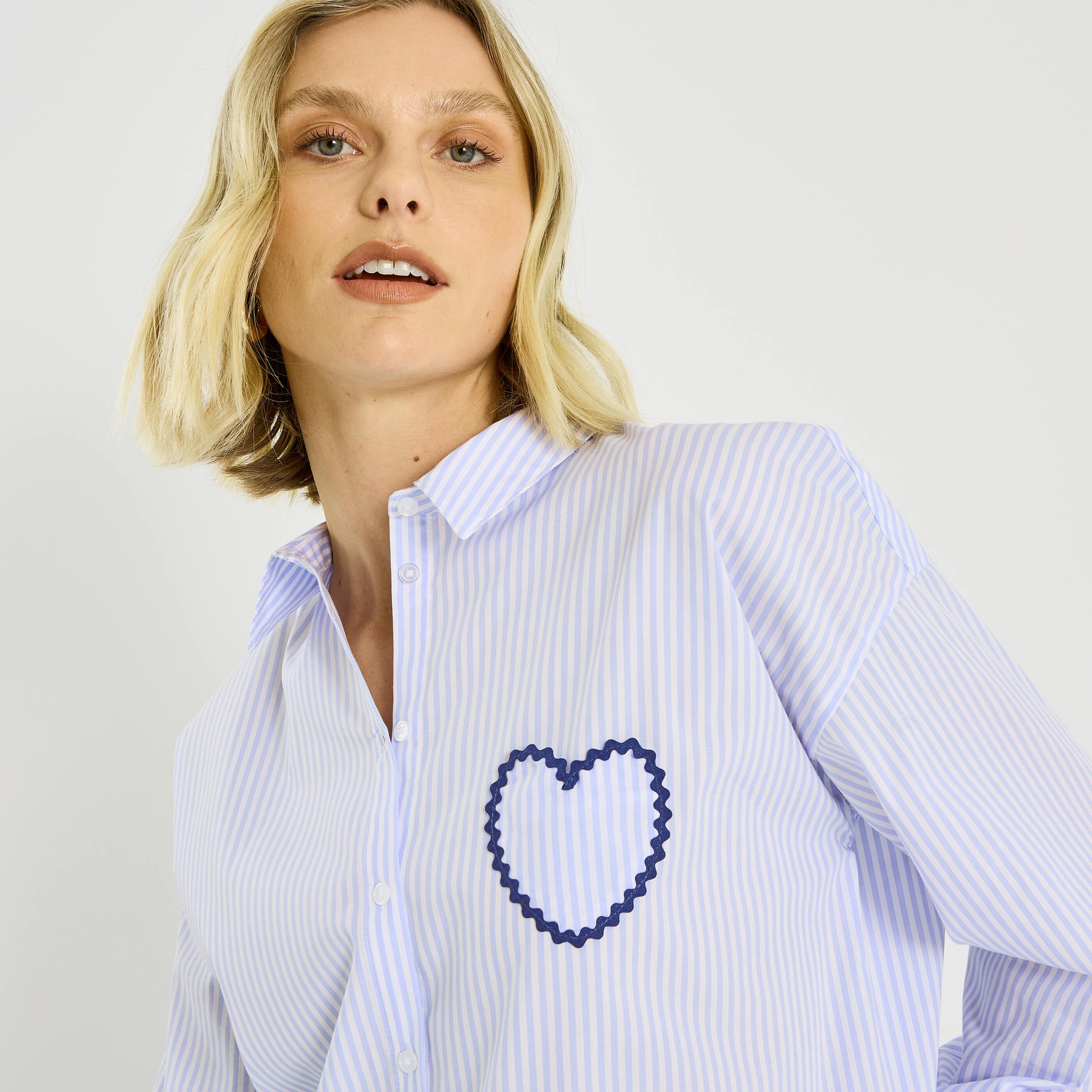 Chemise brod&eacute;e &agrave; rayures femme