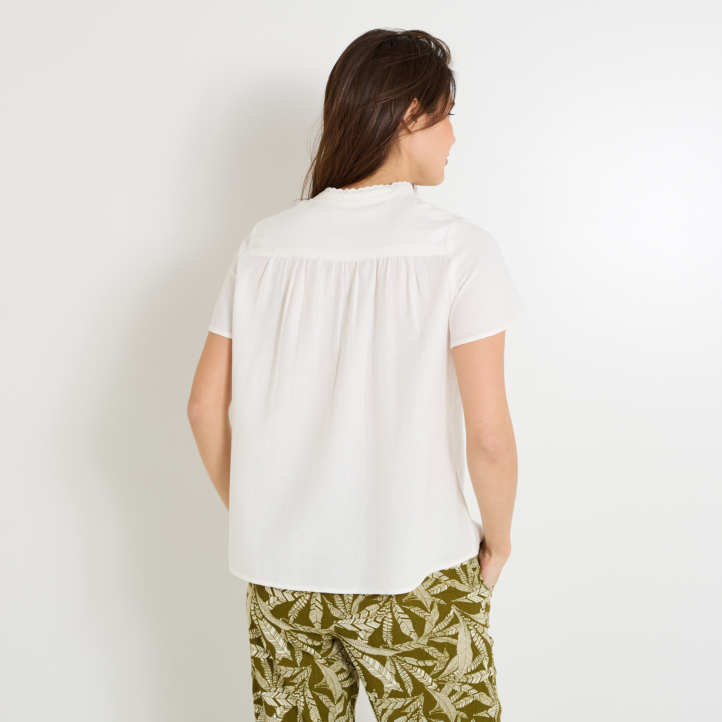 Blouse brod&eacute;e femme