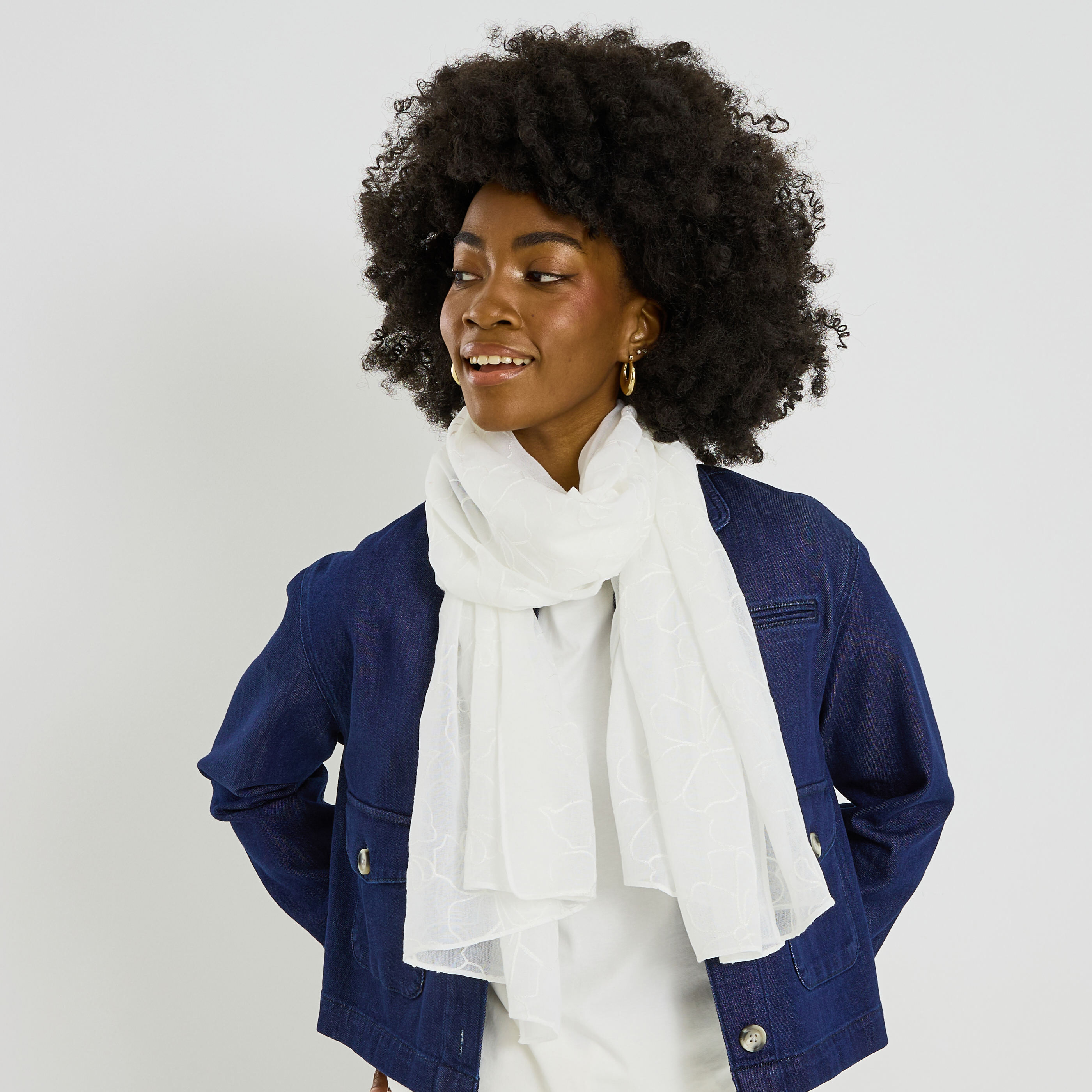 Etole longue broderies florales femme