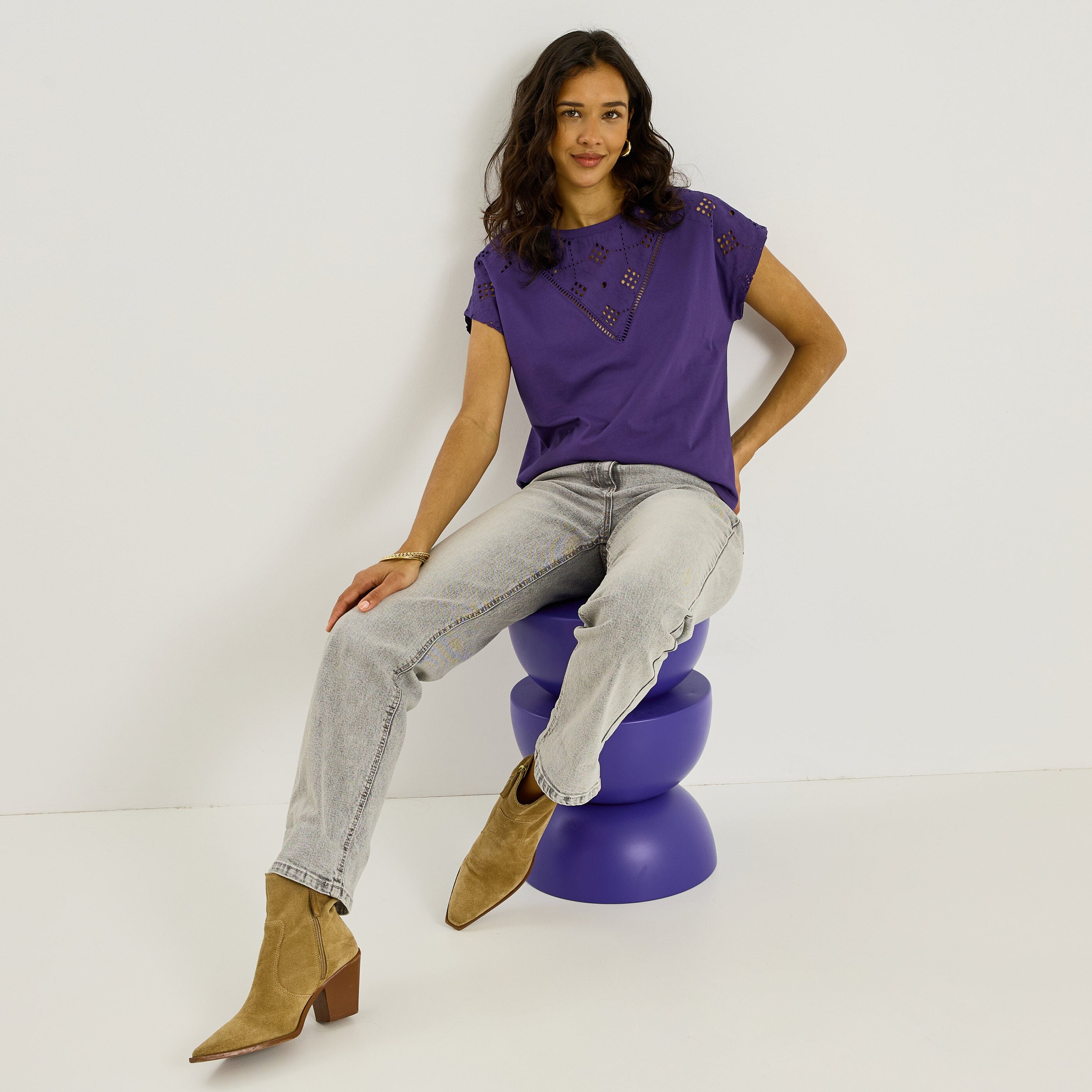 T-shirt d&eacute;tails ajour&eacute;s femme