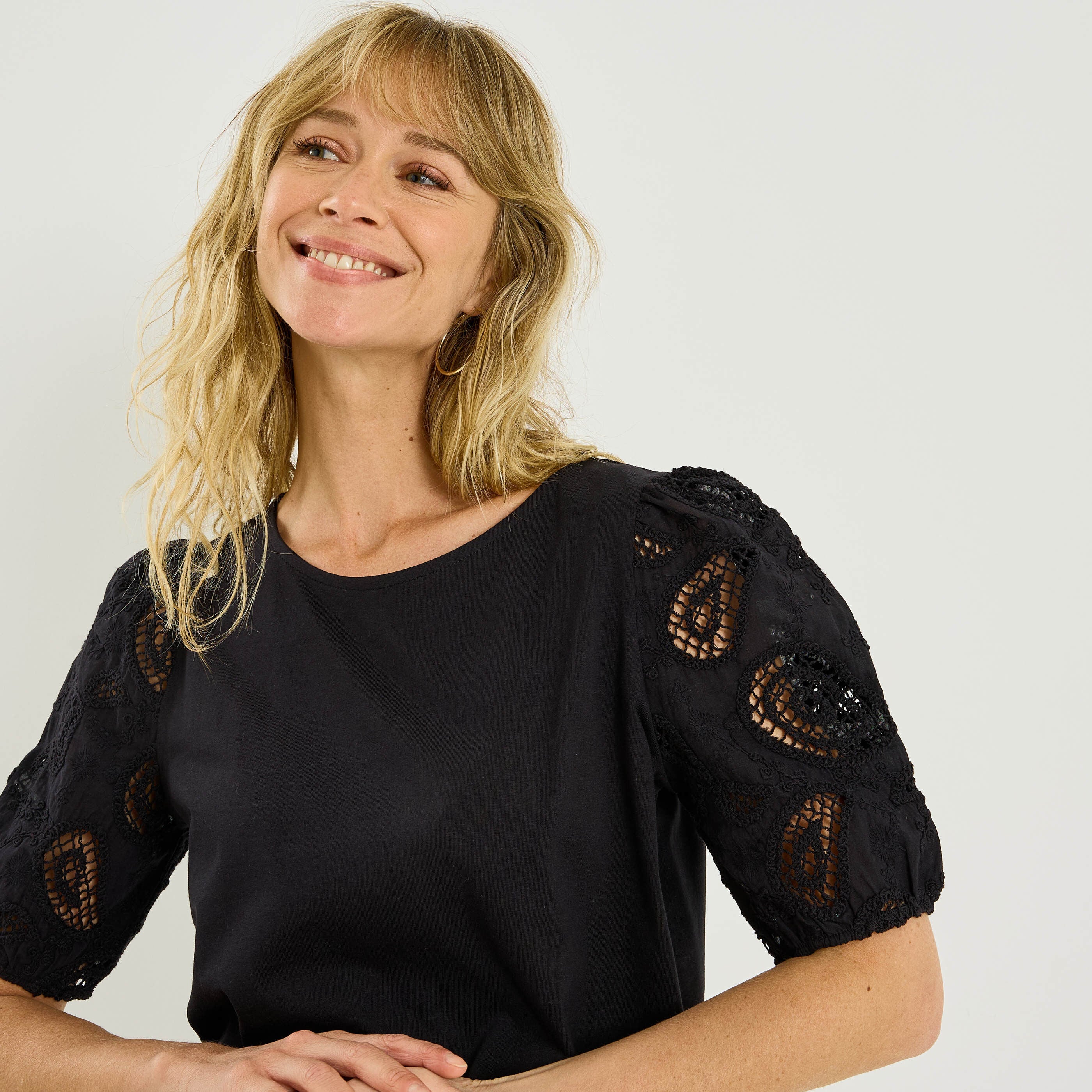 T-shirt manches broderie anglaise femme